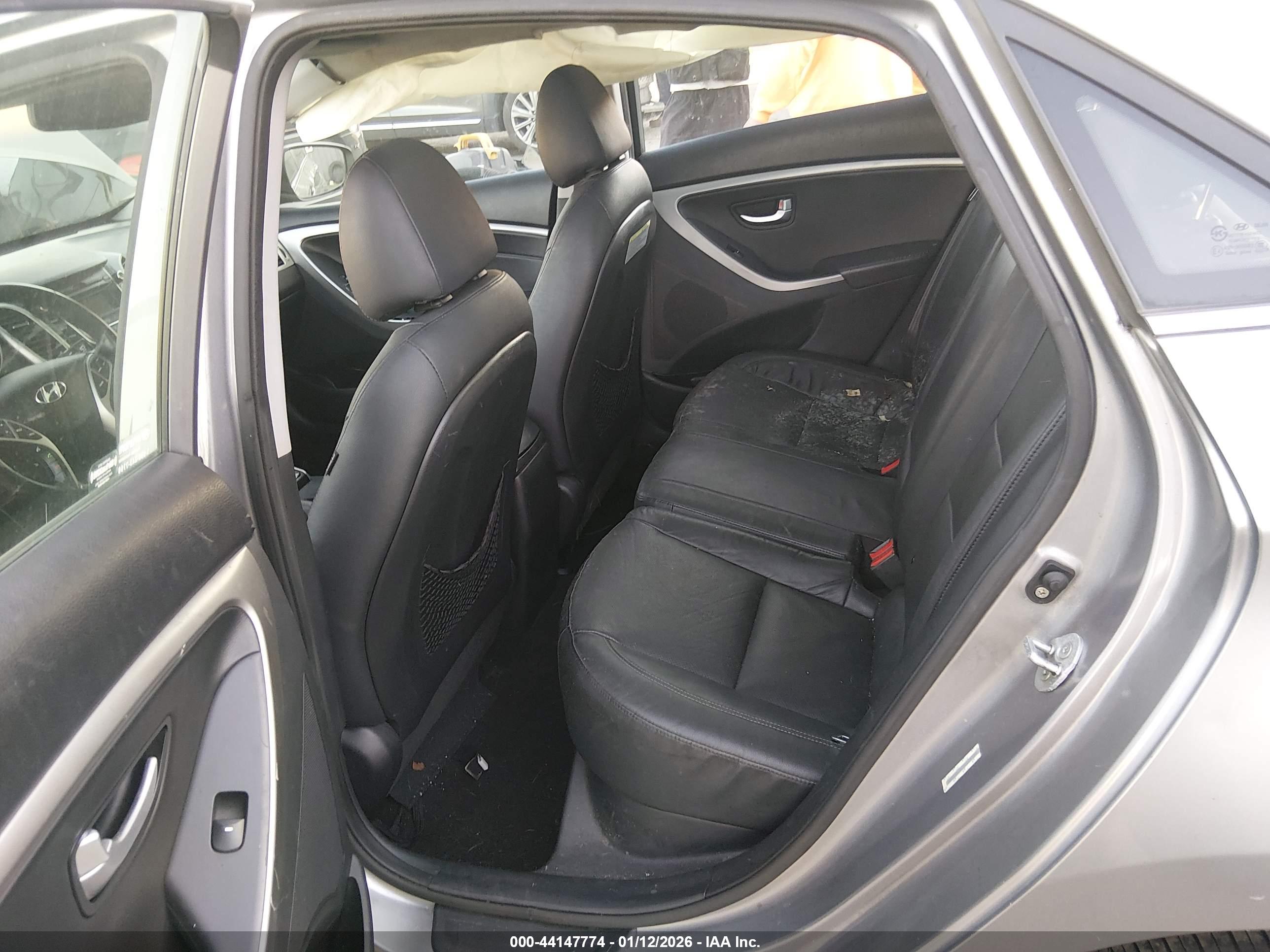 HYUNDAI ELANTRA image 8