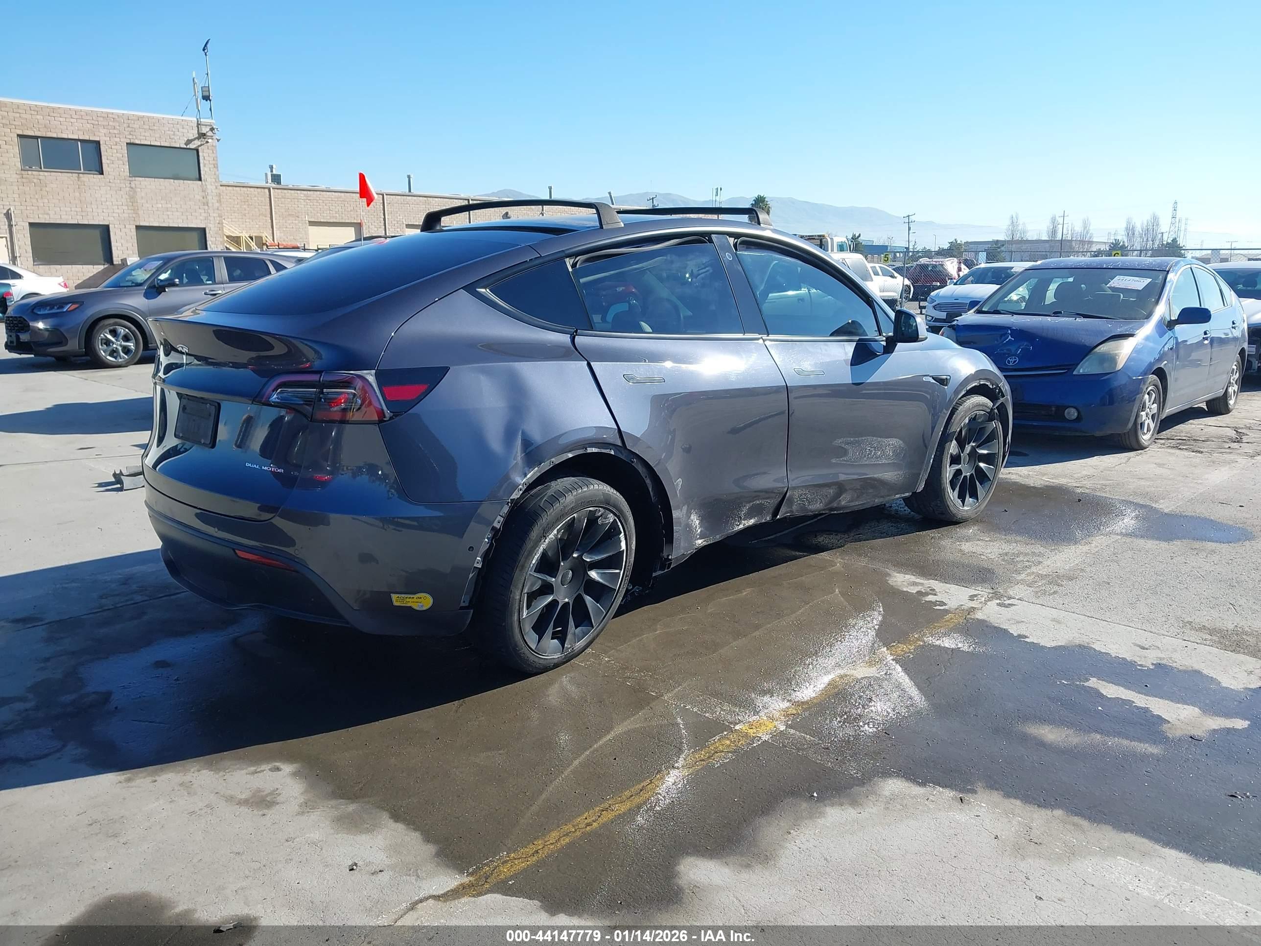 TESLA MODEL image 4