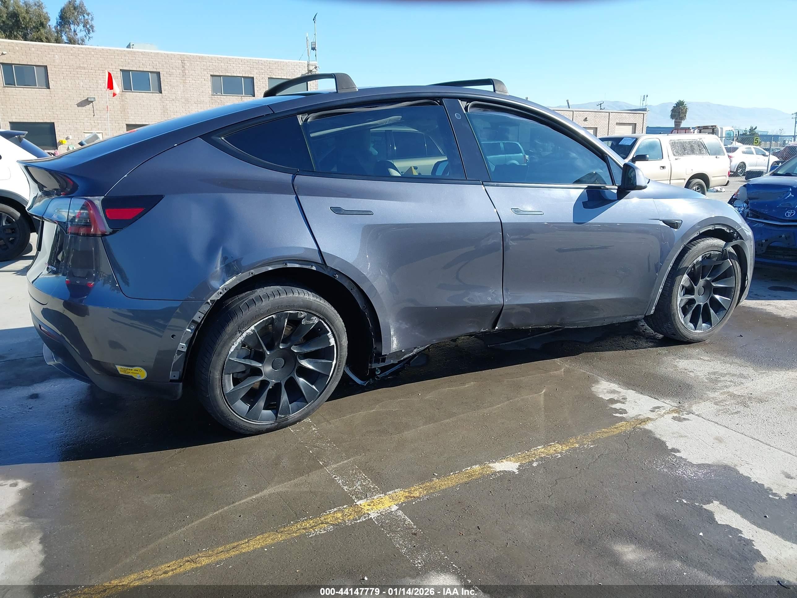TESLA MODEL image 6