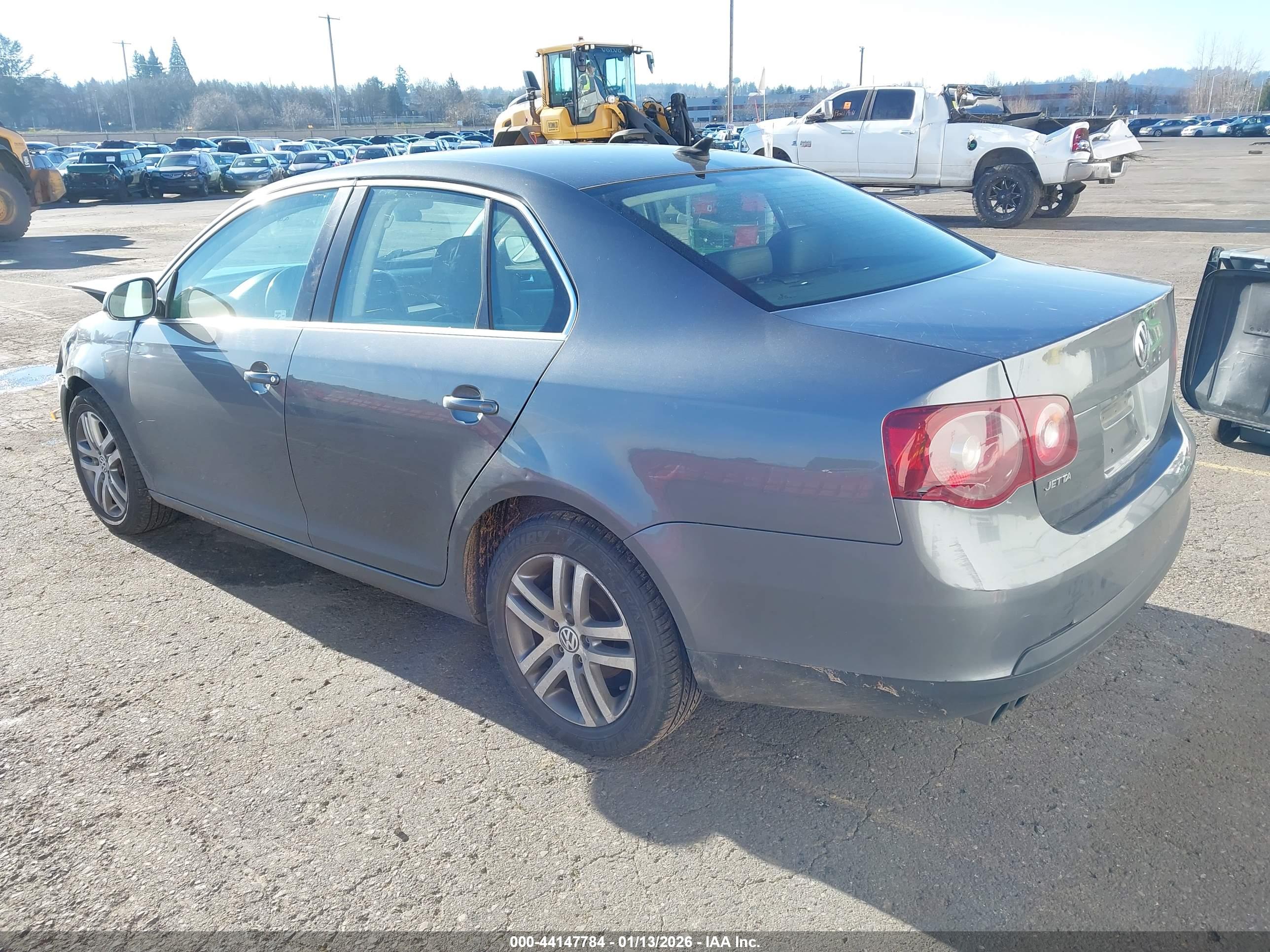 VOLKSWAGEN JETTA image 3
