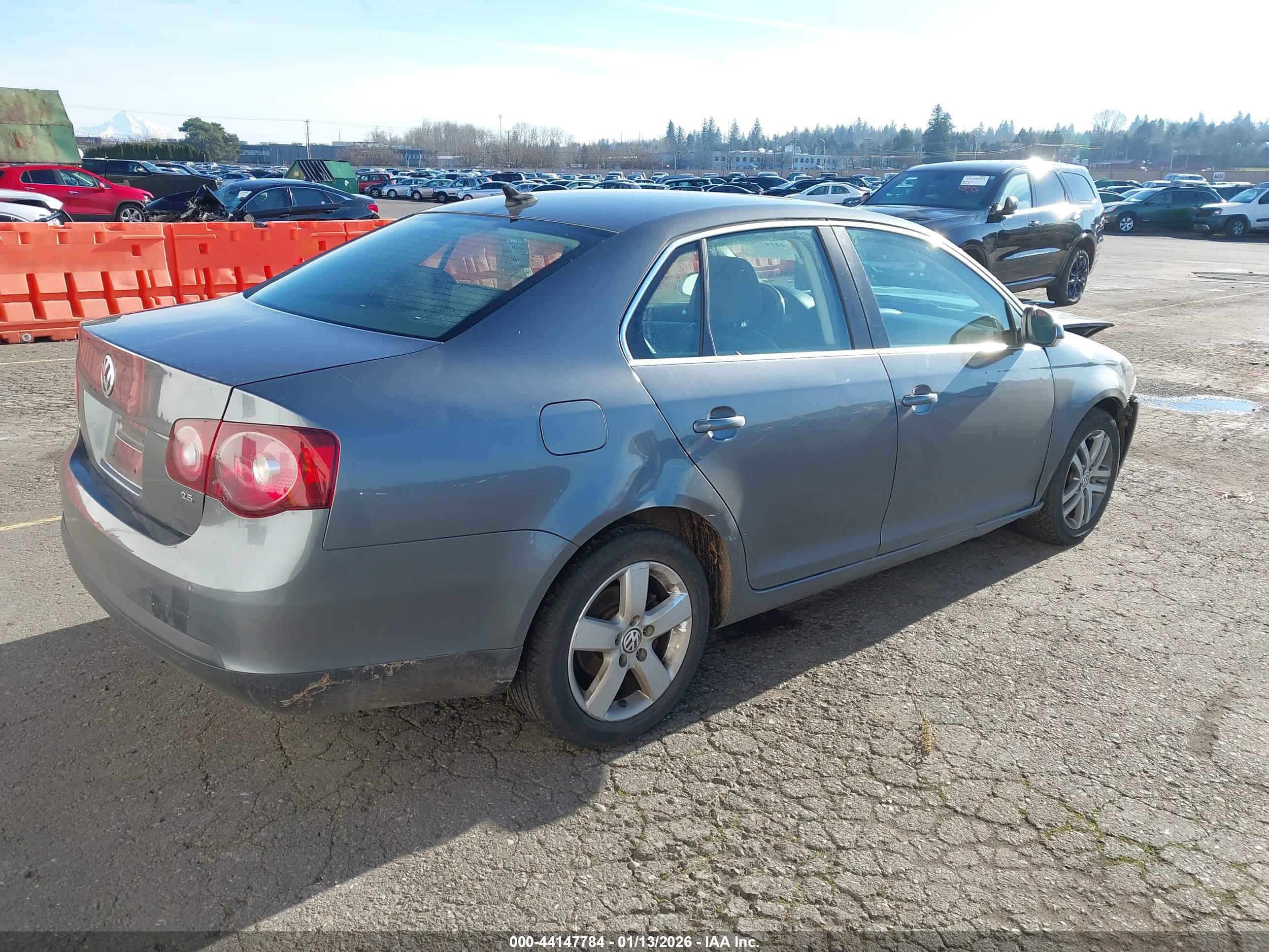 VOLKSWAGEN JETTA image 4