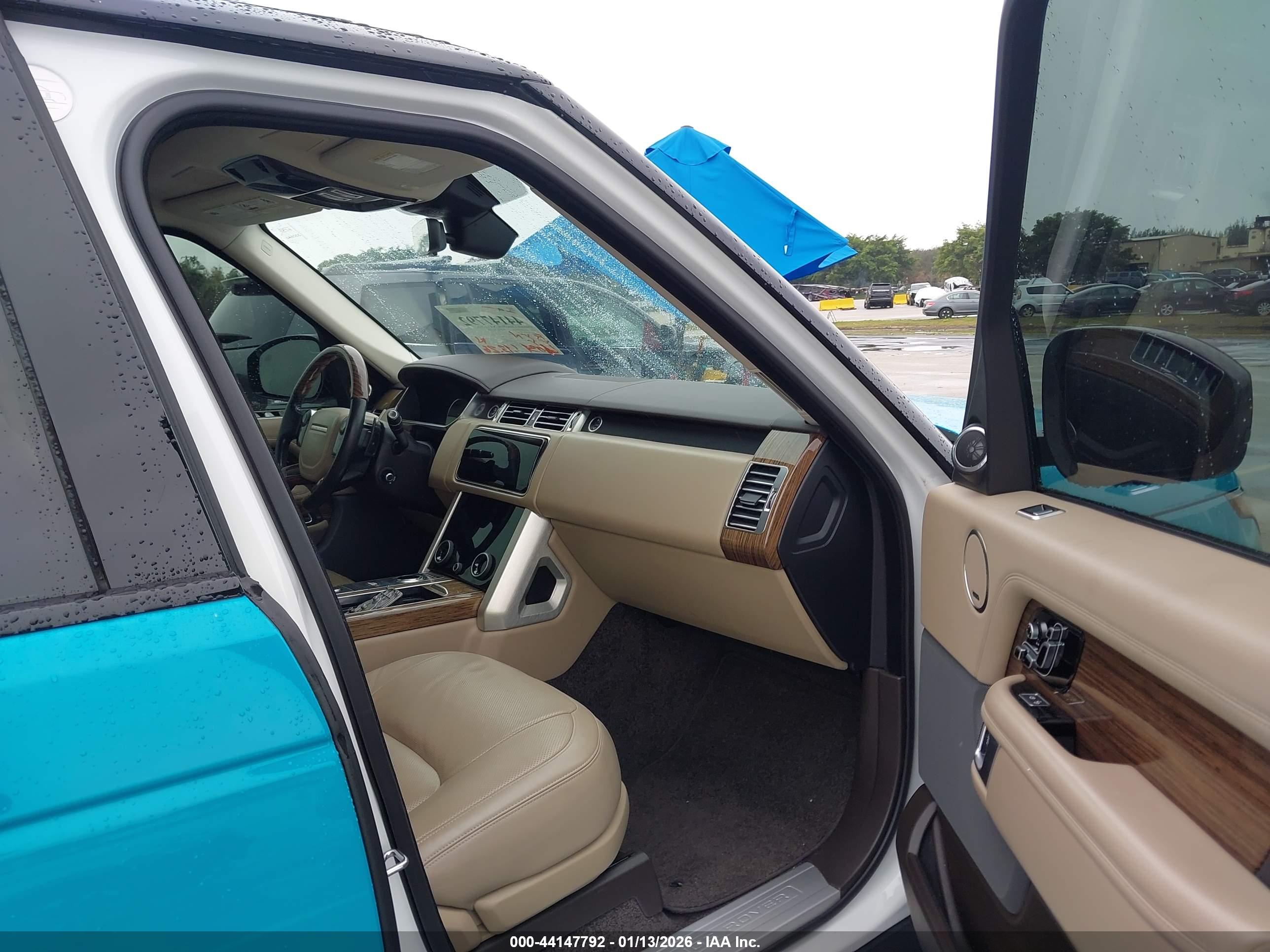 LAND ROVER image 5