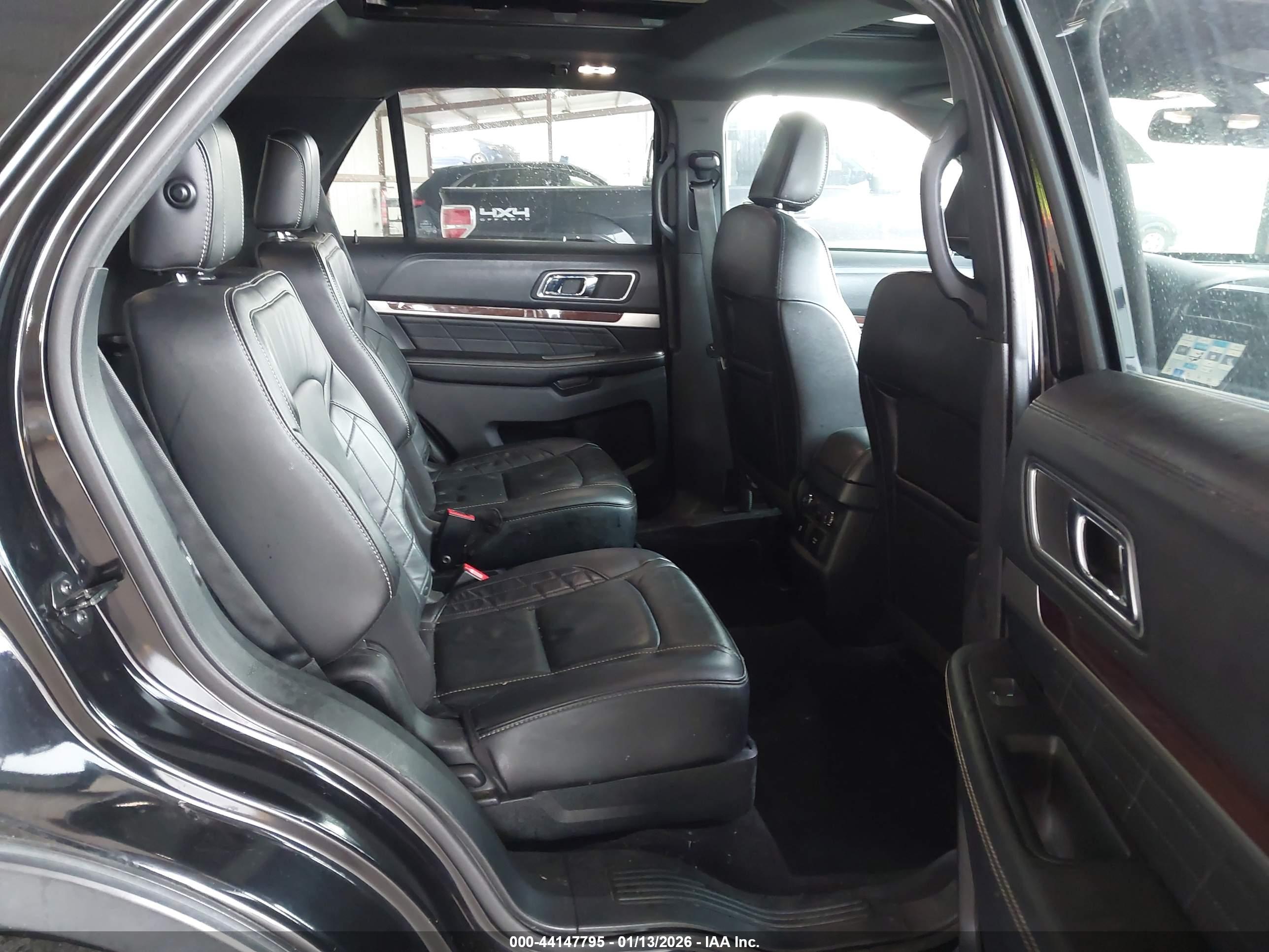 FORD EXPLORER image 8
