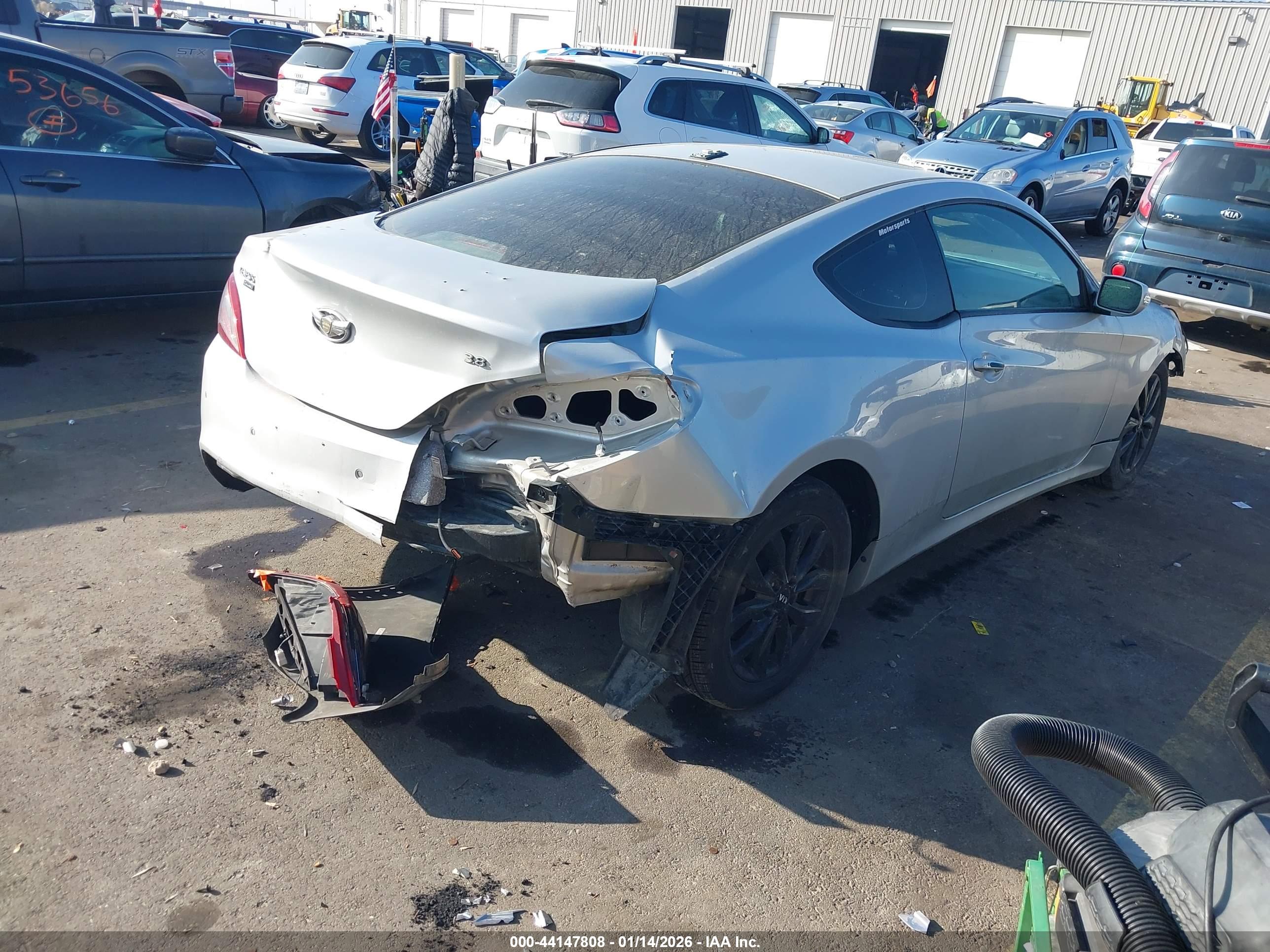 HYUNDAI GENESIS image 4
