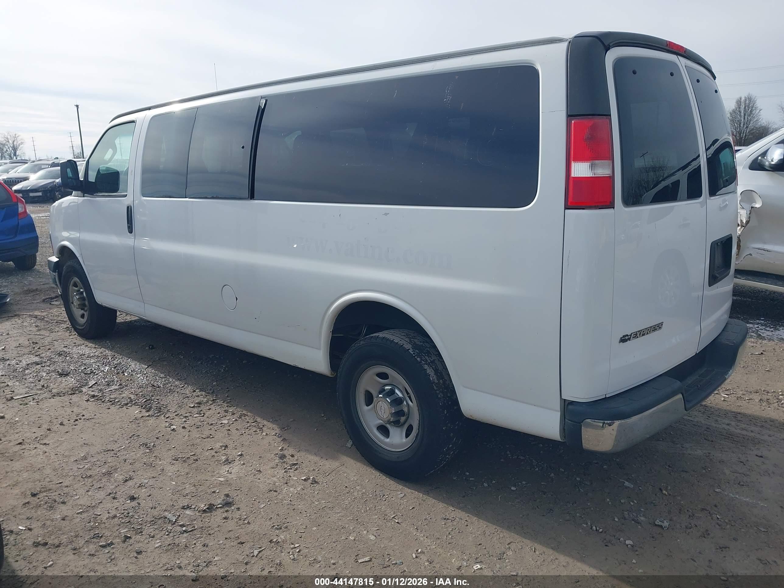 CHEVROLET EXPRESS image 3