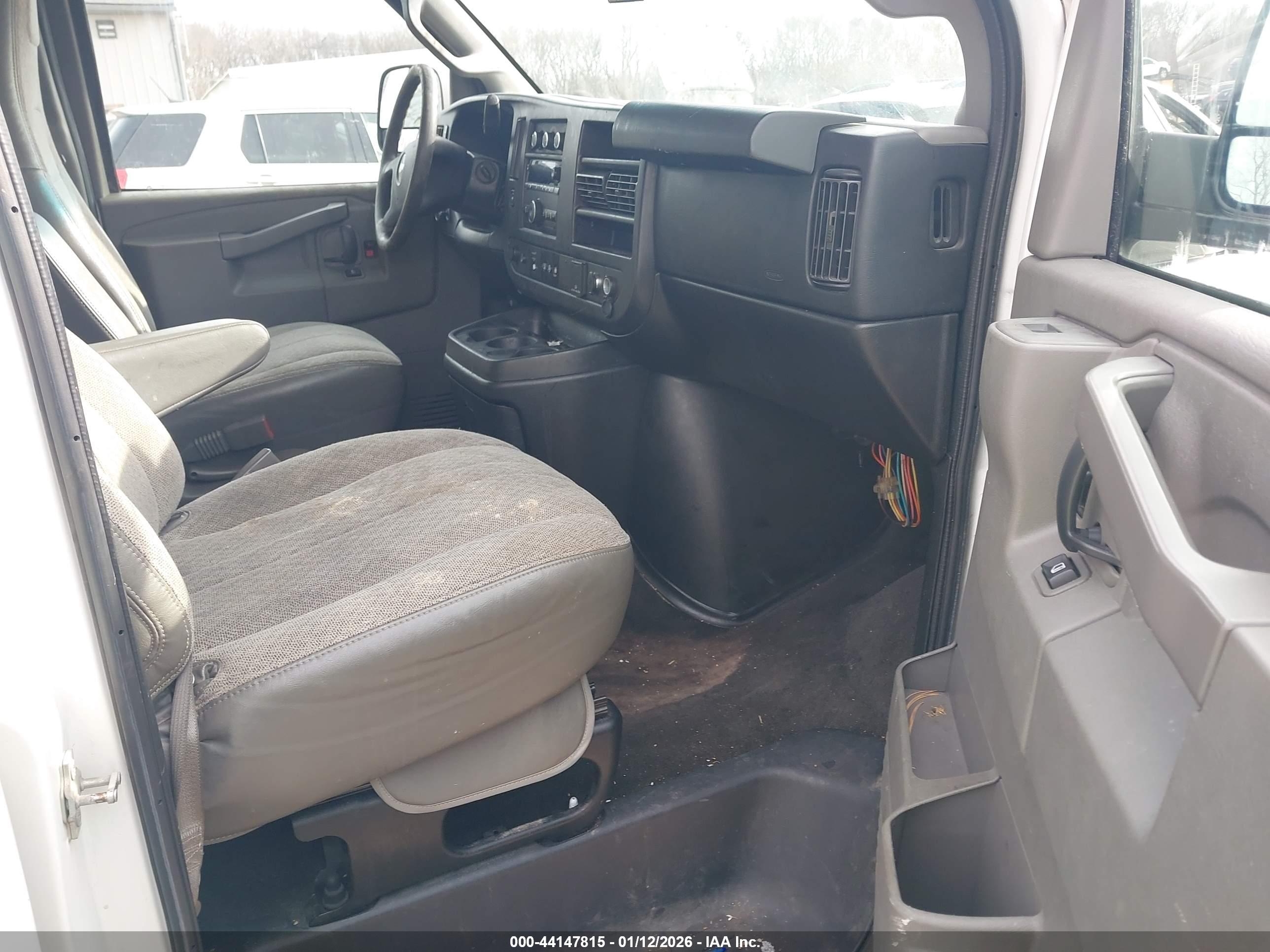 CHEVROLET EXPRESS image 5