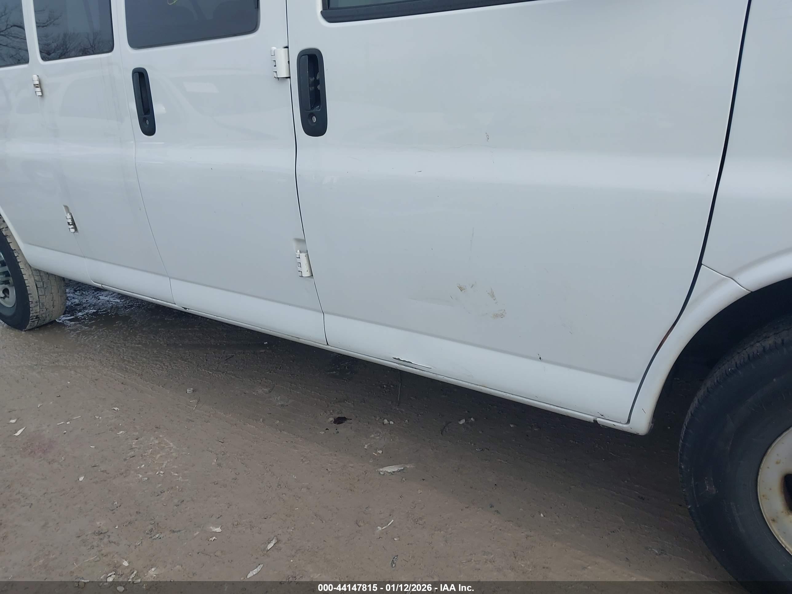 CHEVROLET EXPRESS image 6
