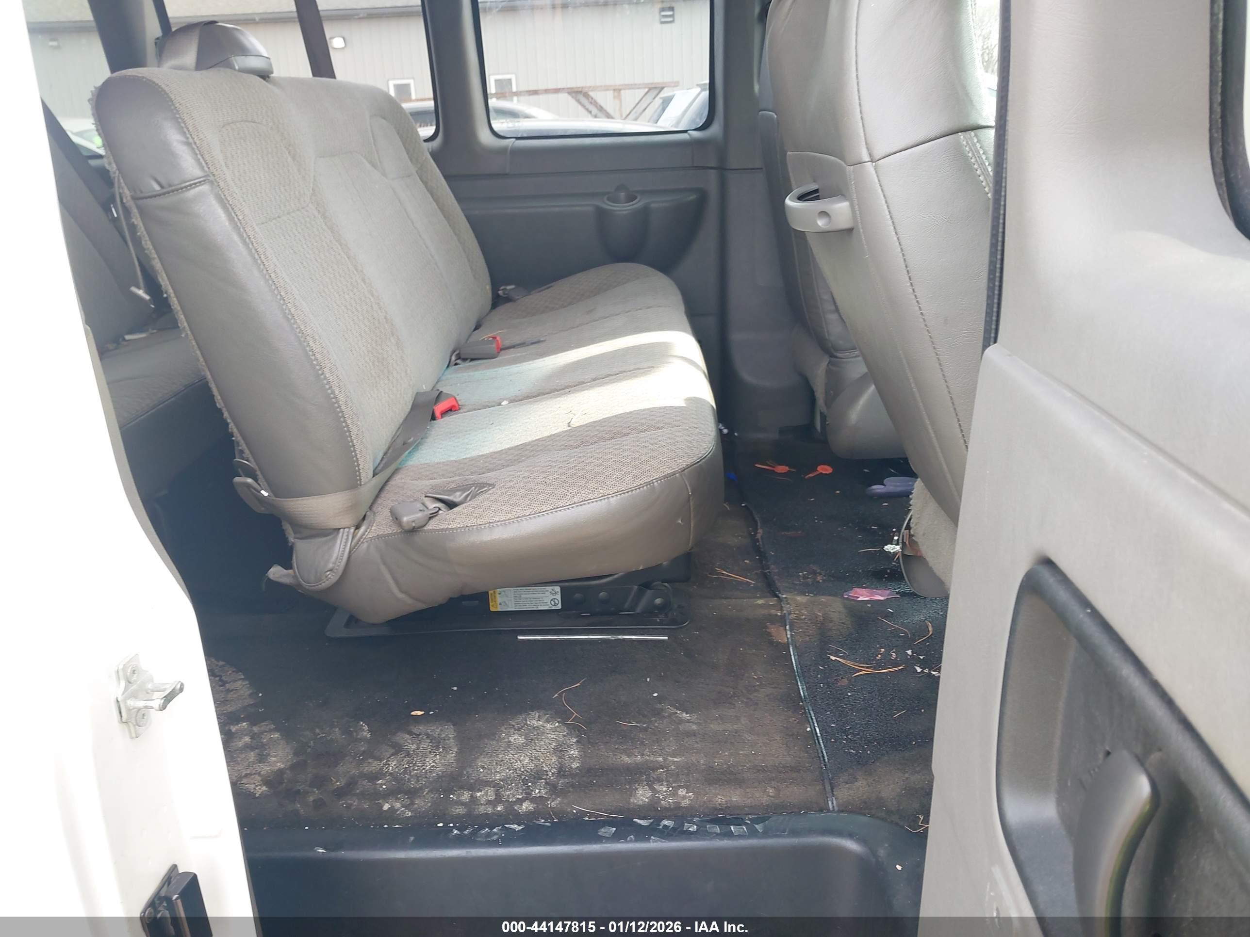 CHEVROLET EXPRESS image 8