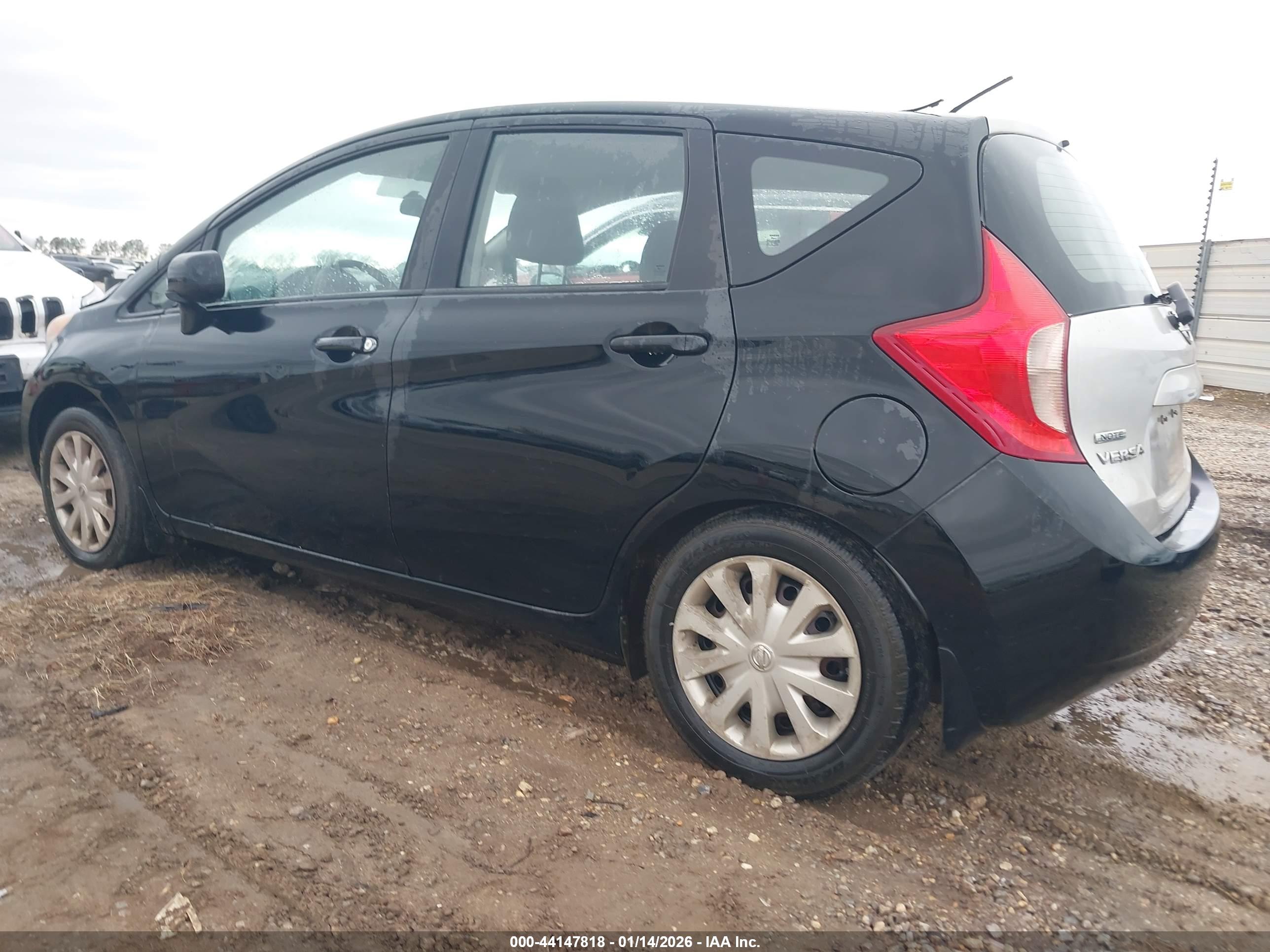 NISSAN VERSA image 3