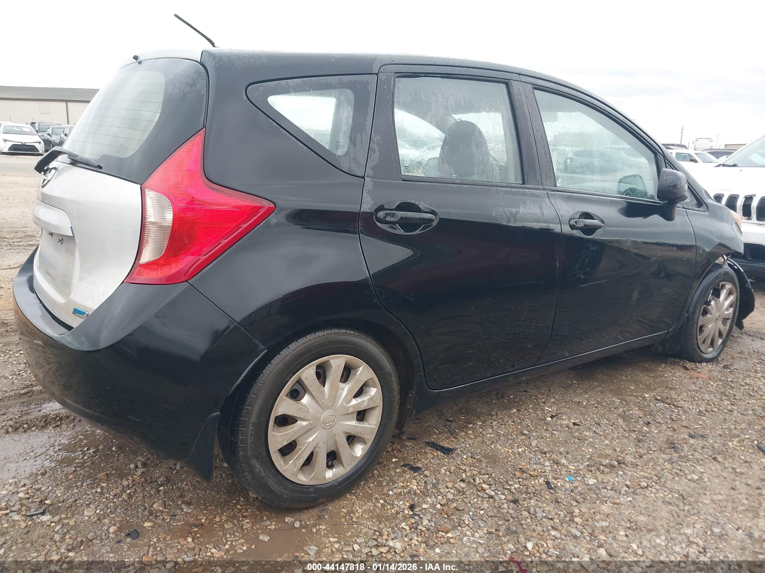 NISSAN VERSA image 4