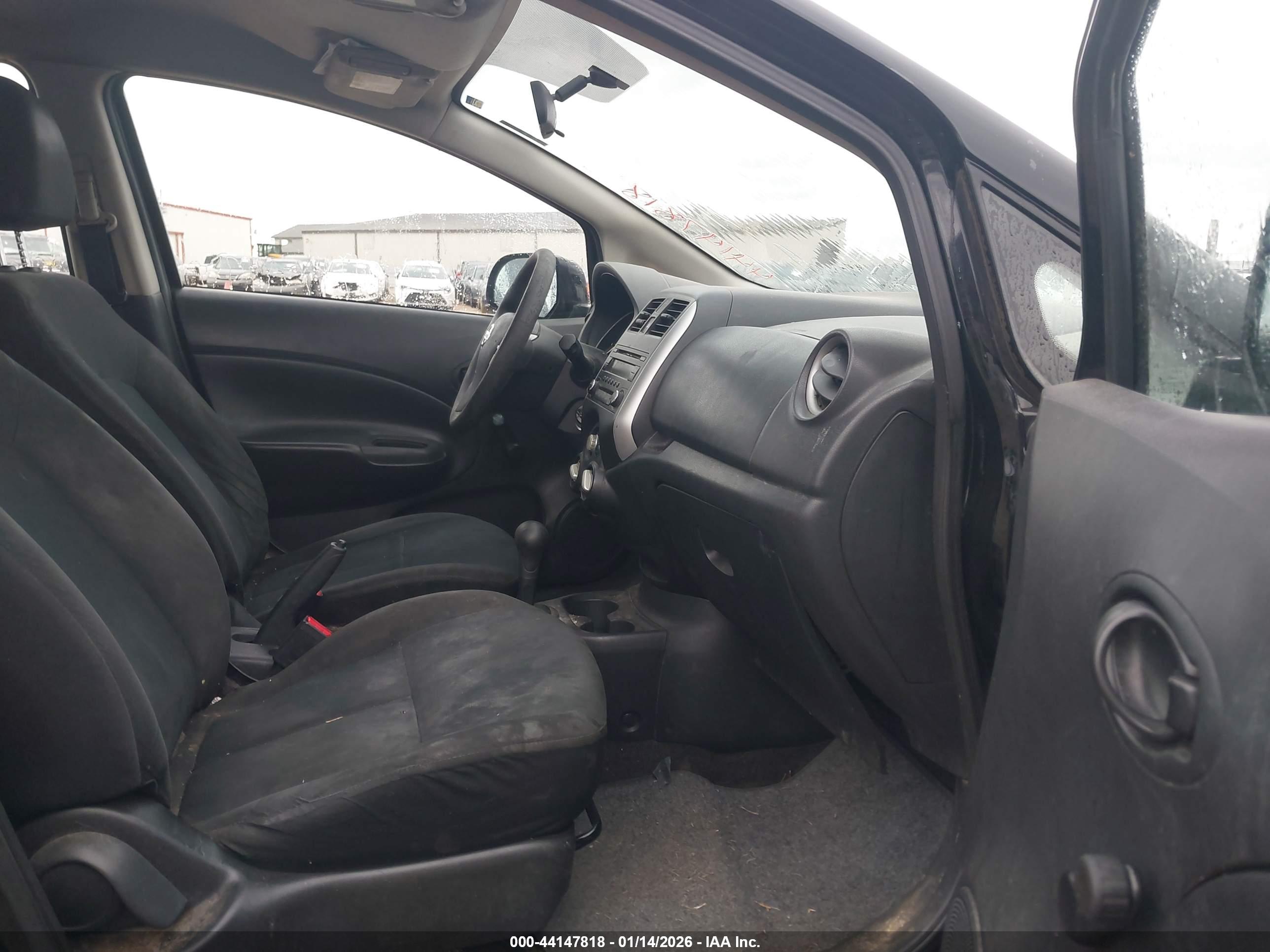 NISSAN VERSA image 5