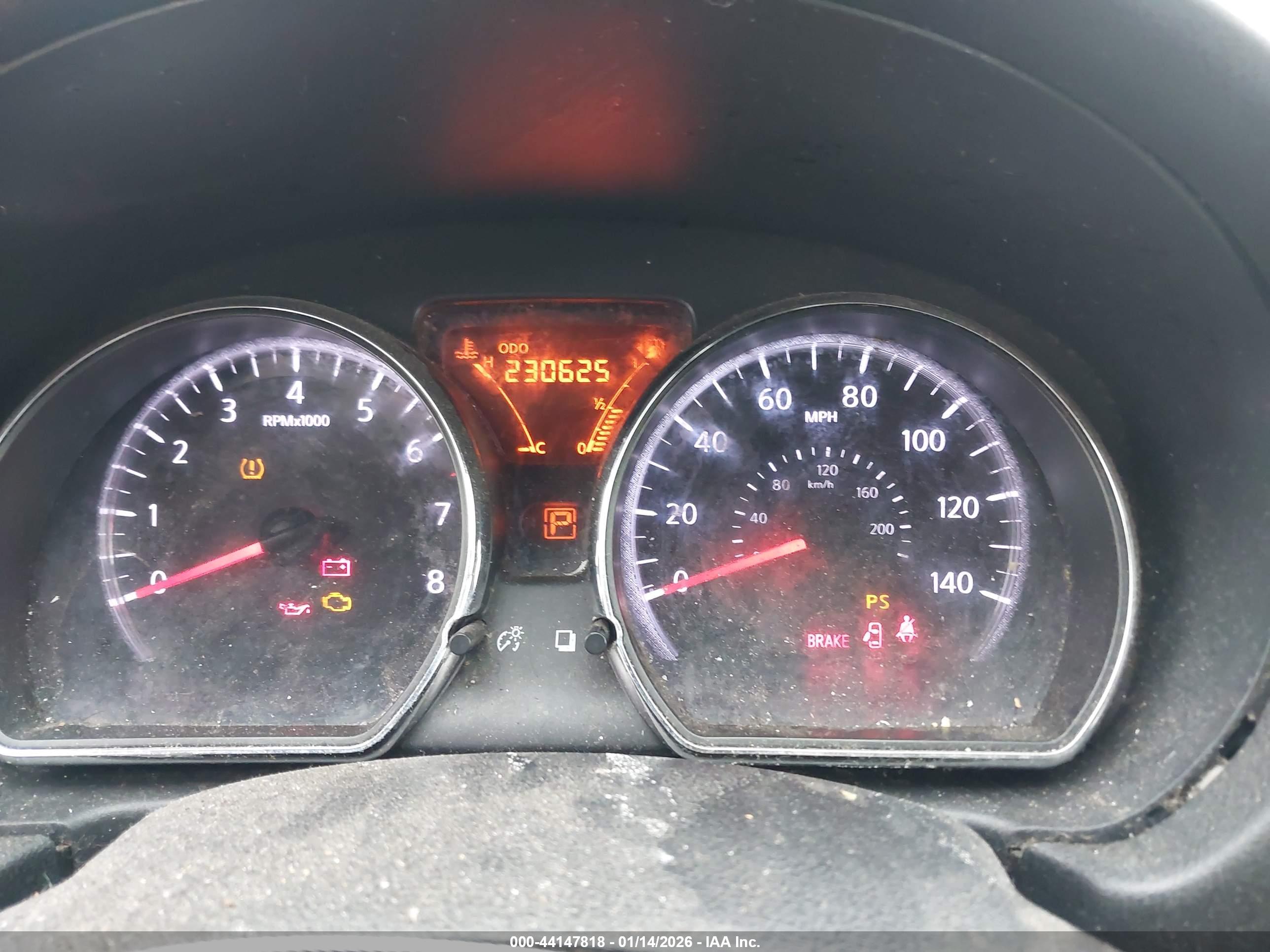 NISSAN VERSA image 7