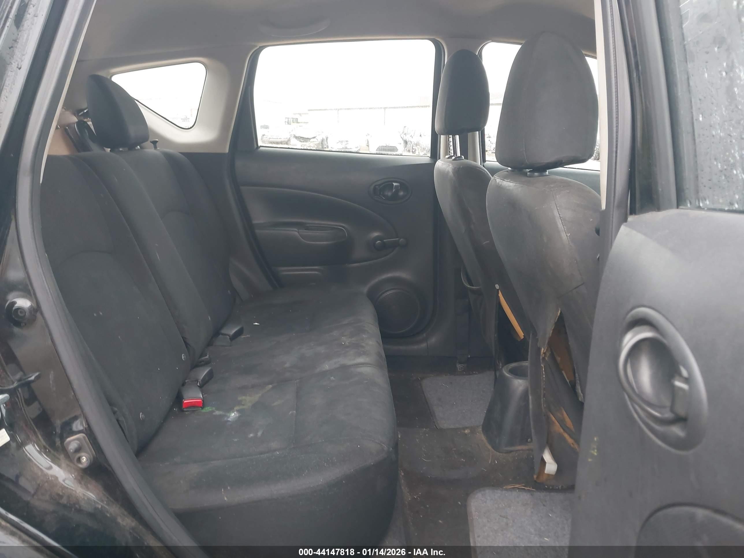 NISSAN VERSA image 8