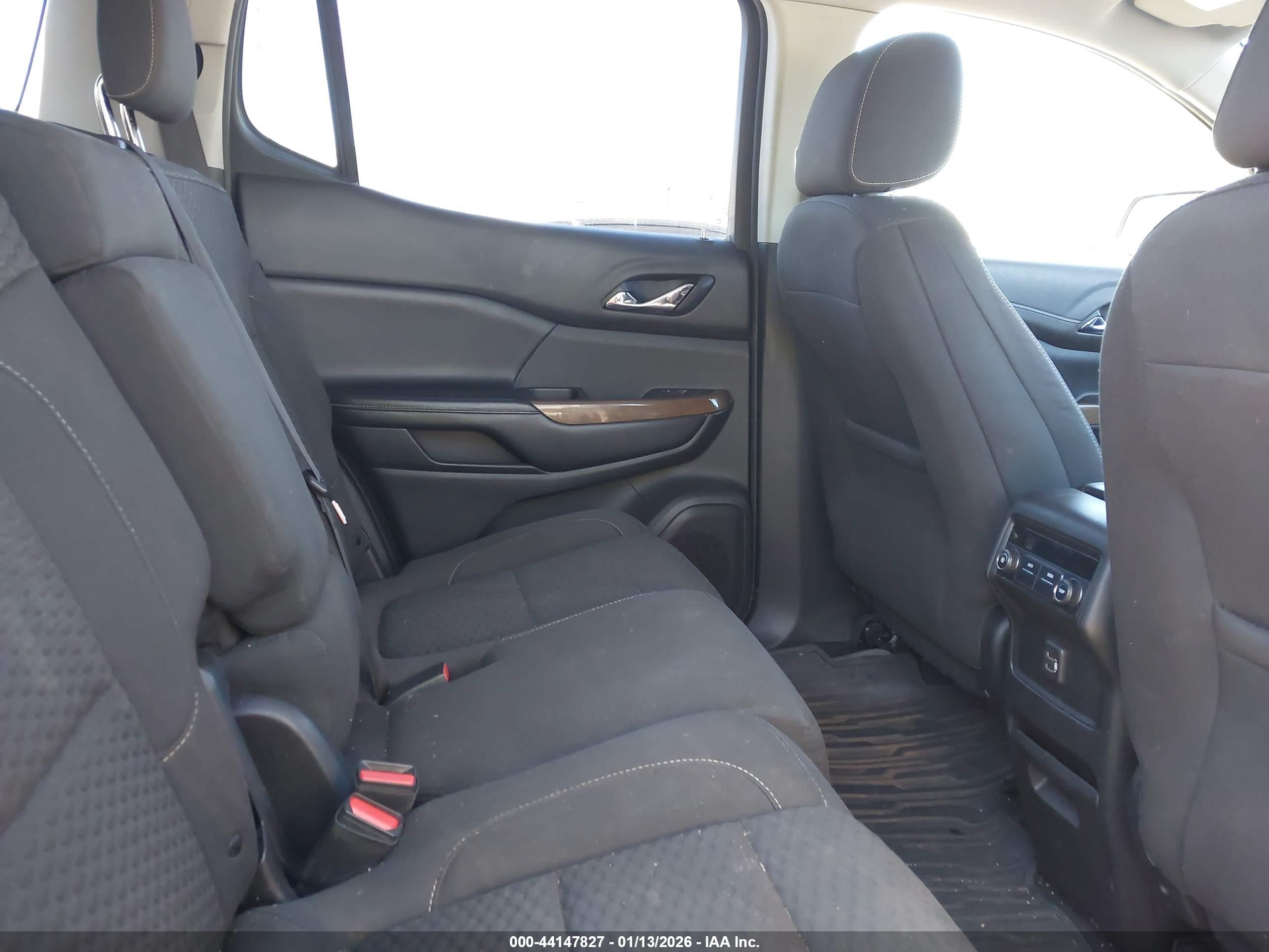 GMC ACADIA image 8