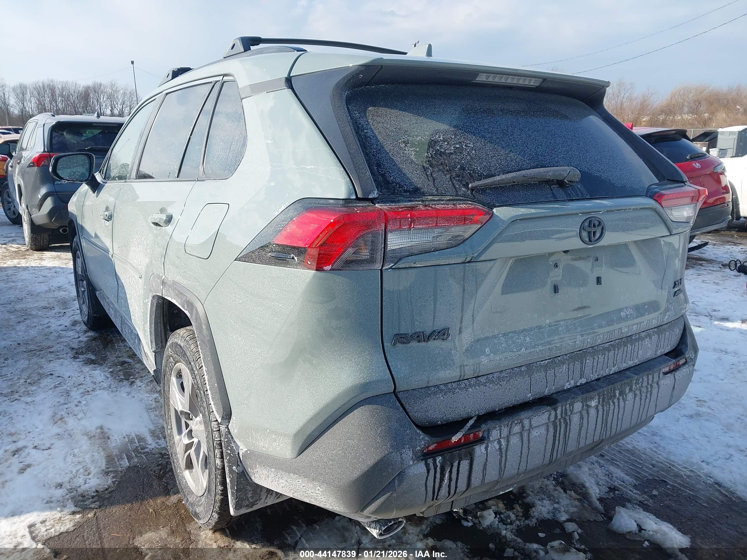 TOYOTA RAV4 image 3