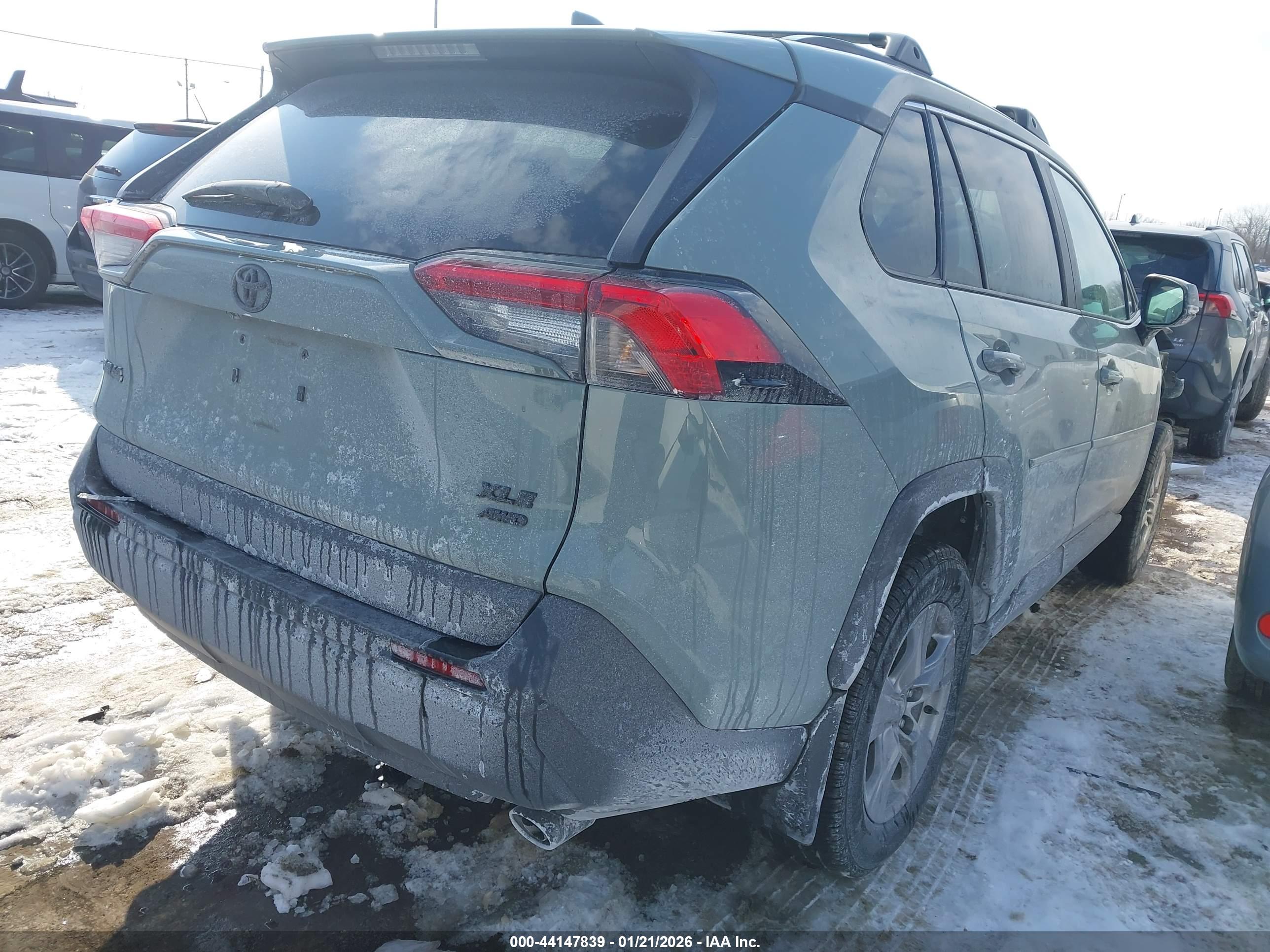 TOYOTA RAV4 image 4