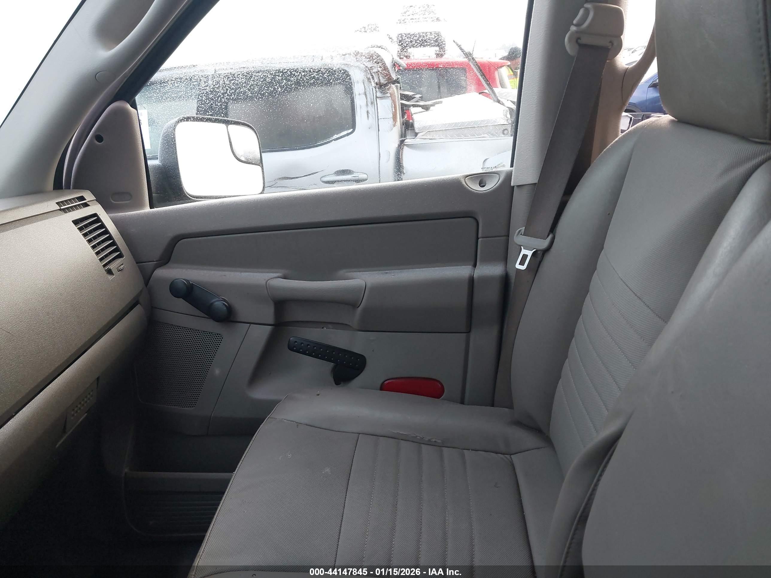 DODGE RAM image 5