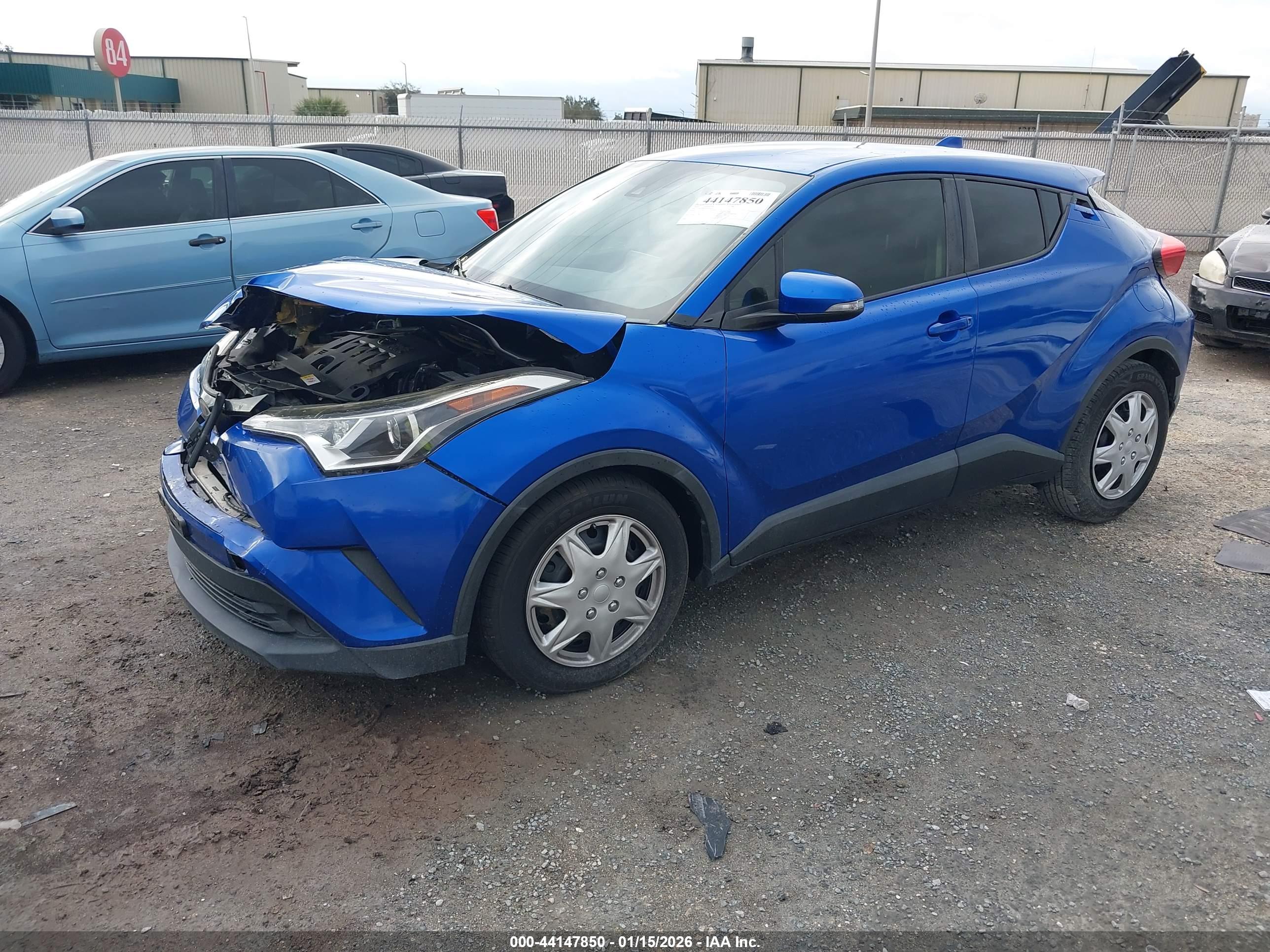 TOYOTA C-HR image 2