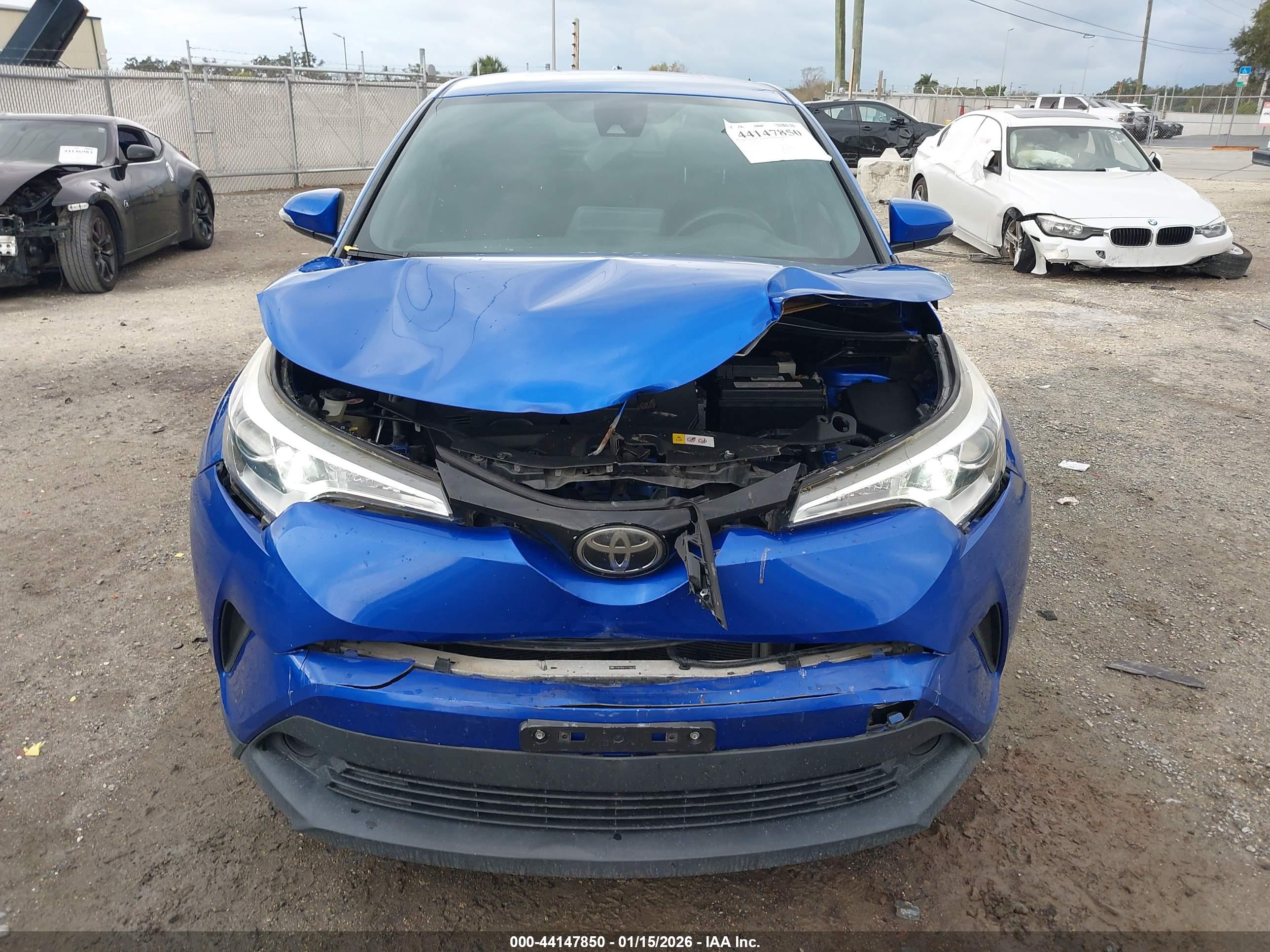 TOYOTA C-HR image 6