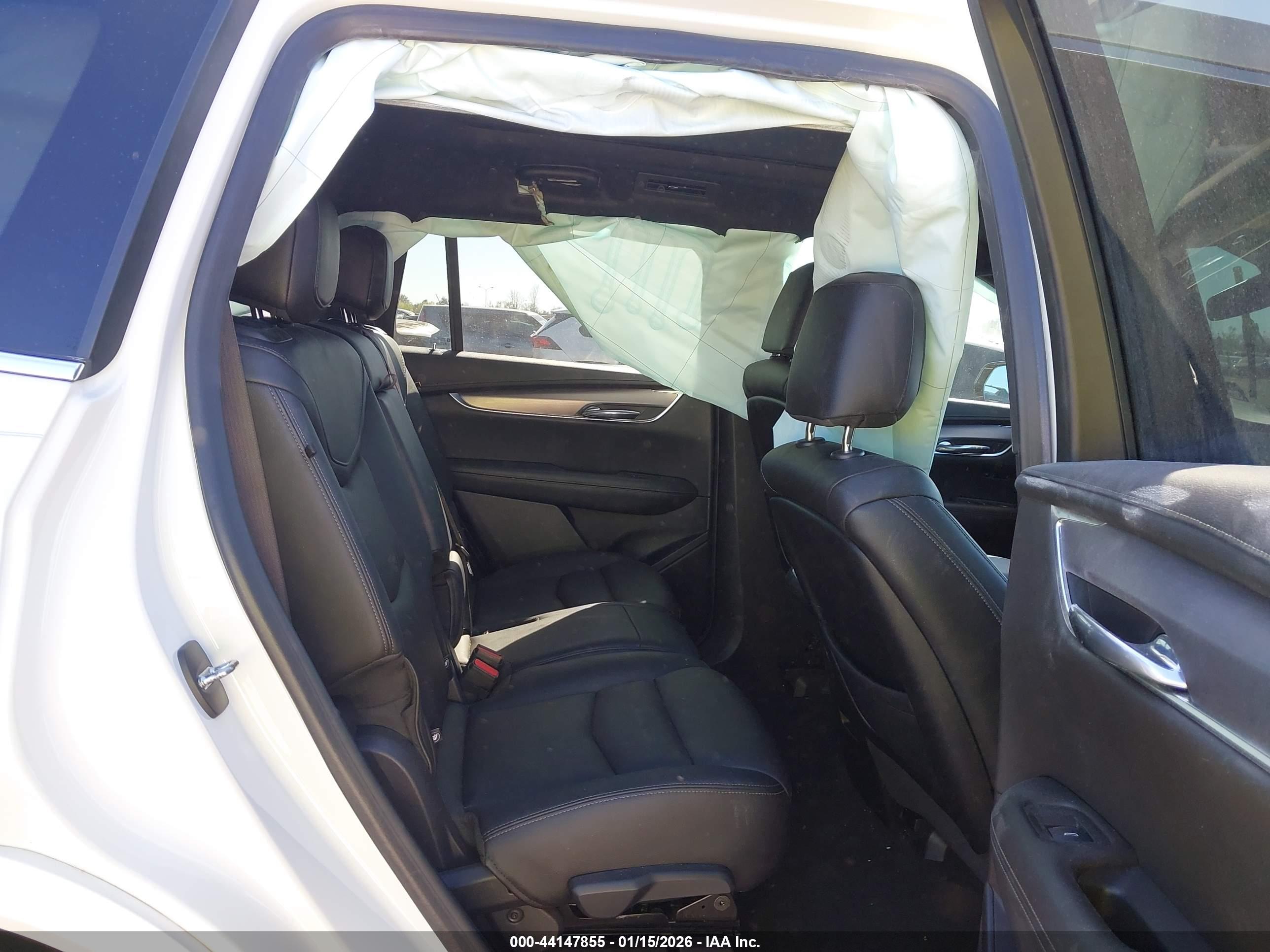 CADILLAC XT6 image 8