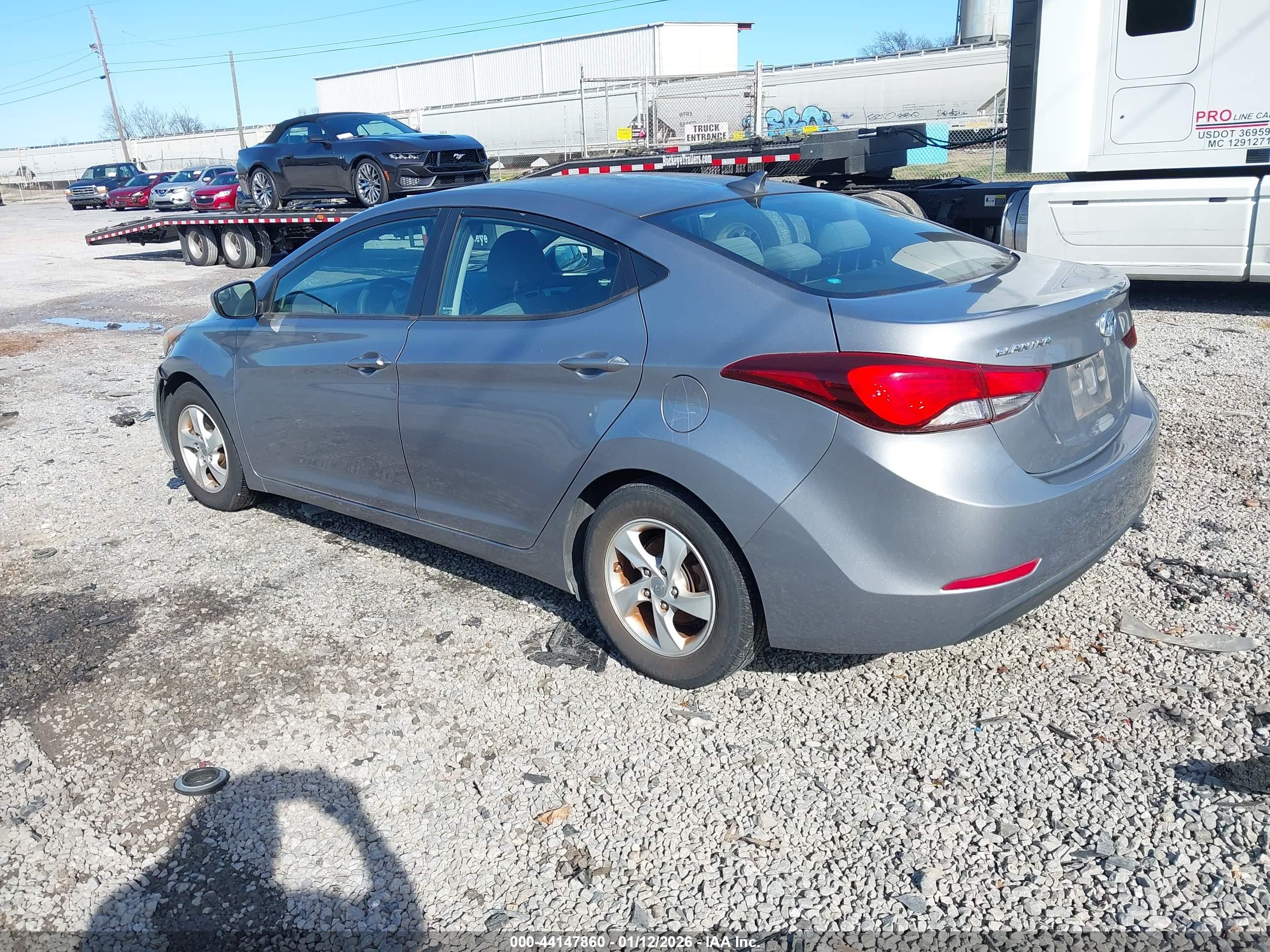 HYUNDAI ELANTRA image 3