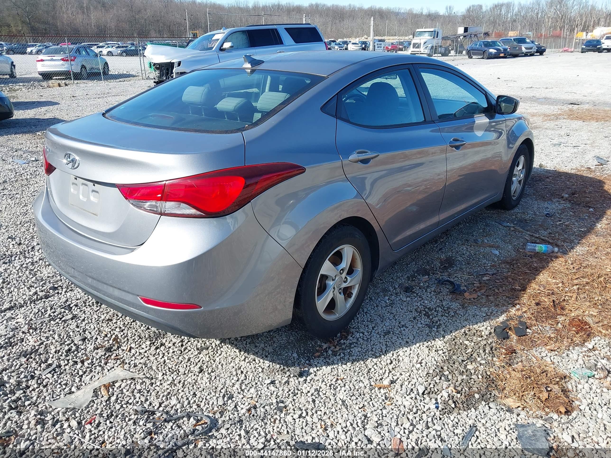 HYUNDAI ELANTRA image 4