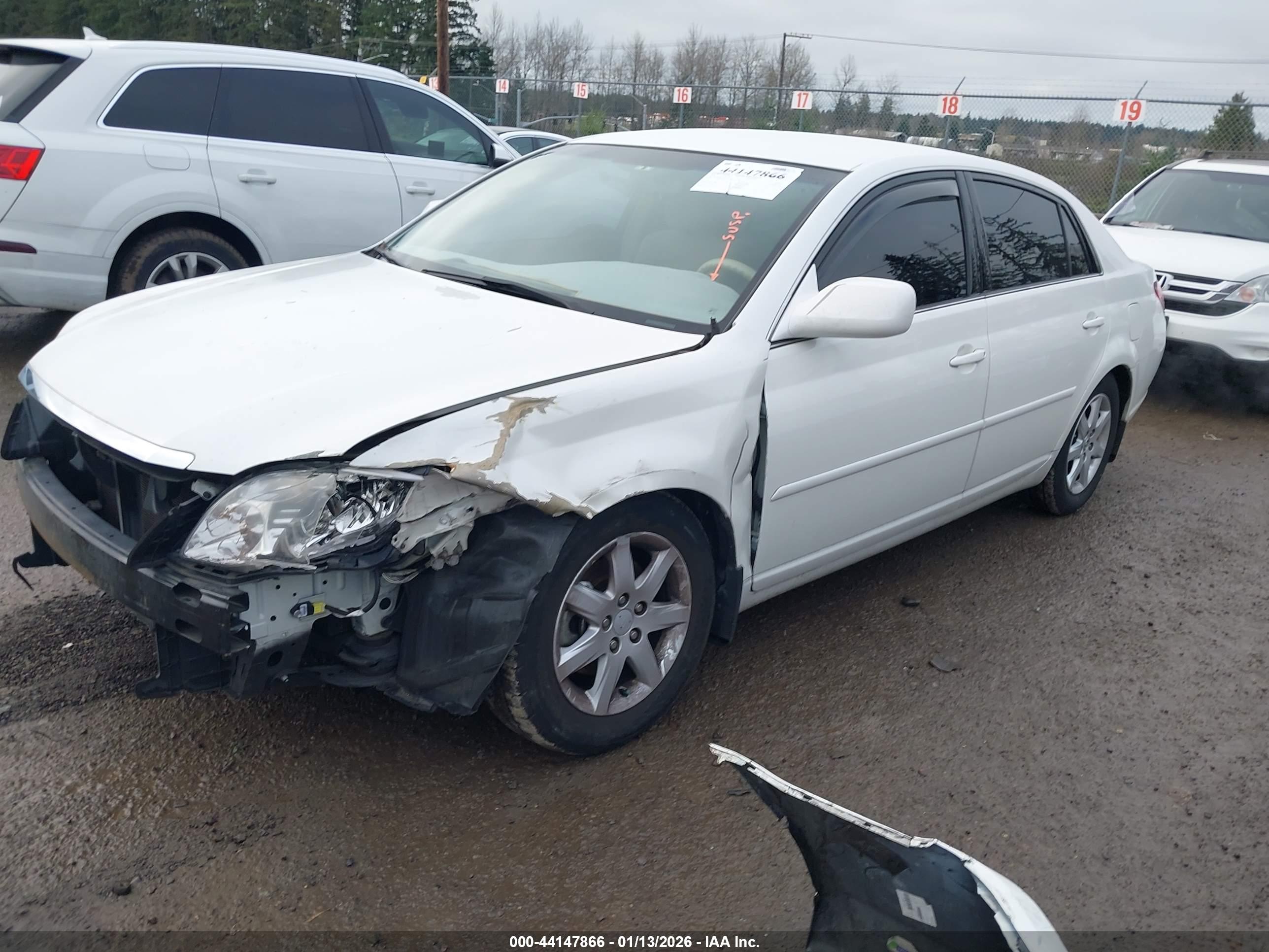 TOYOTA AVALON image 2