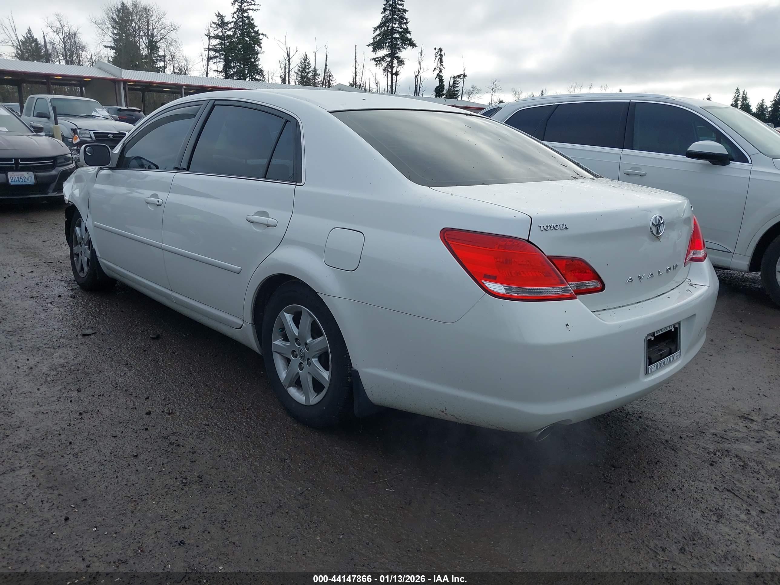 TOYOTA AVALON image 3