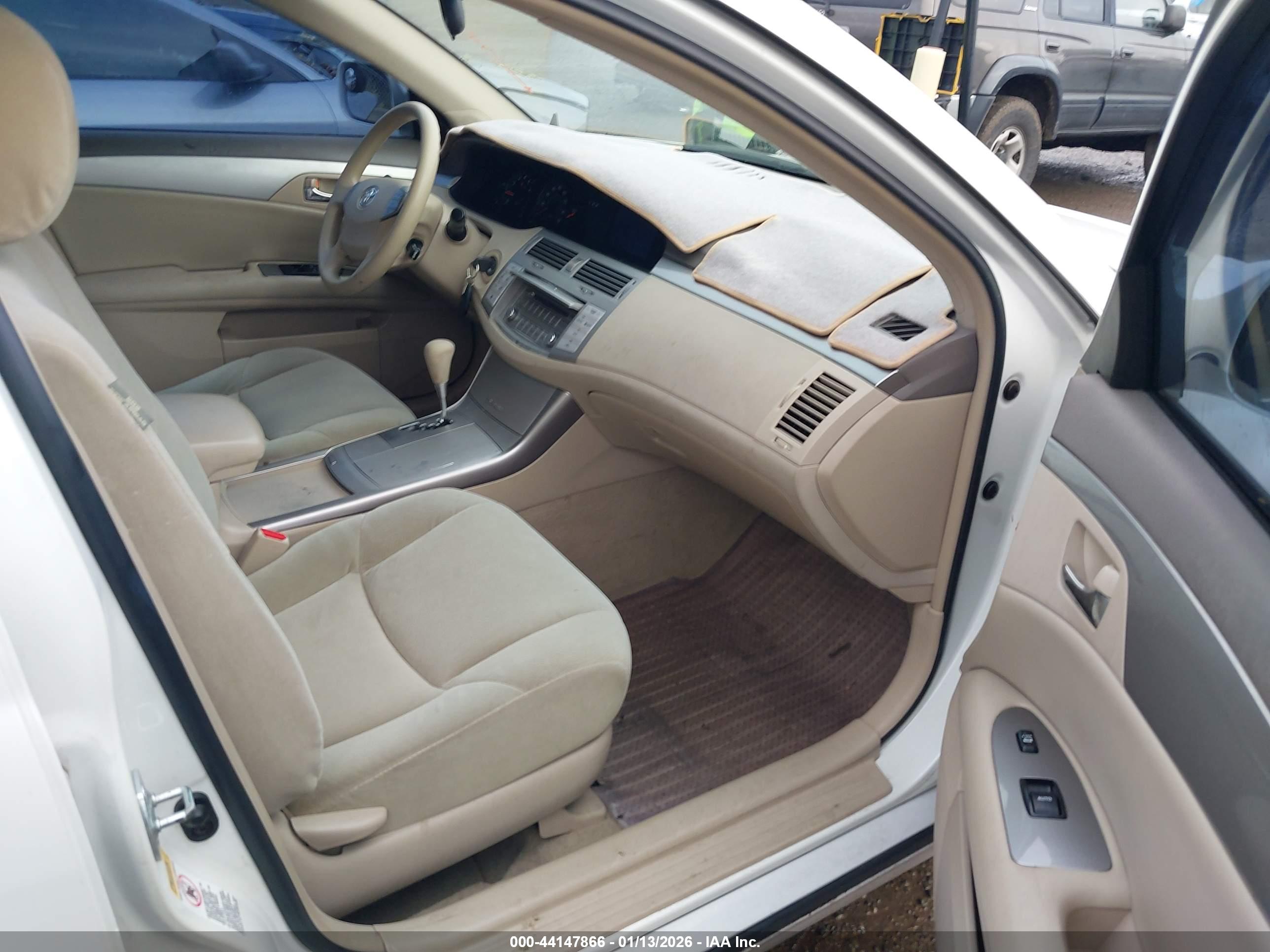 TOYOTA AVALON image 5