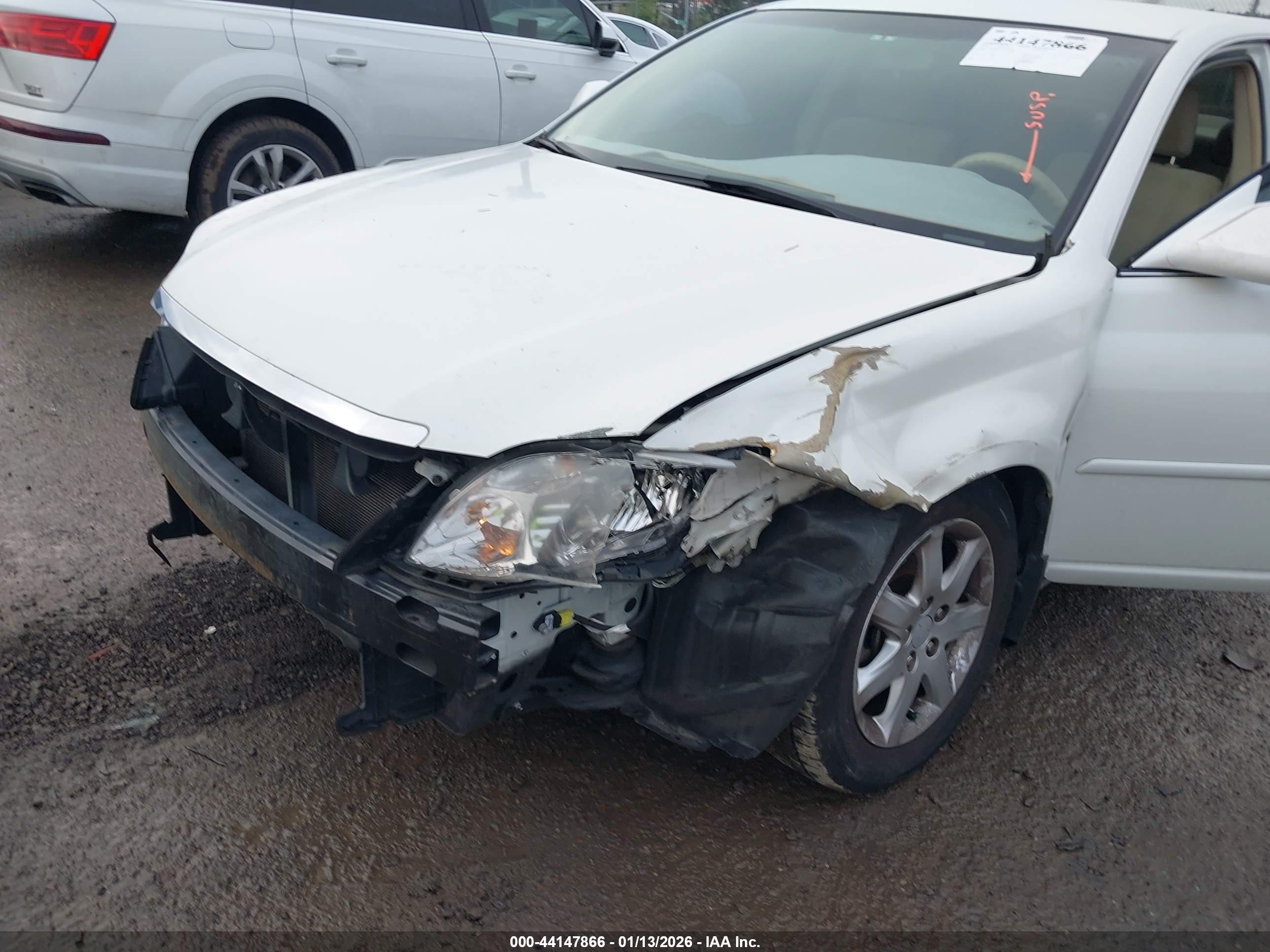 TOYOTA AVALON image 6