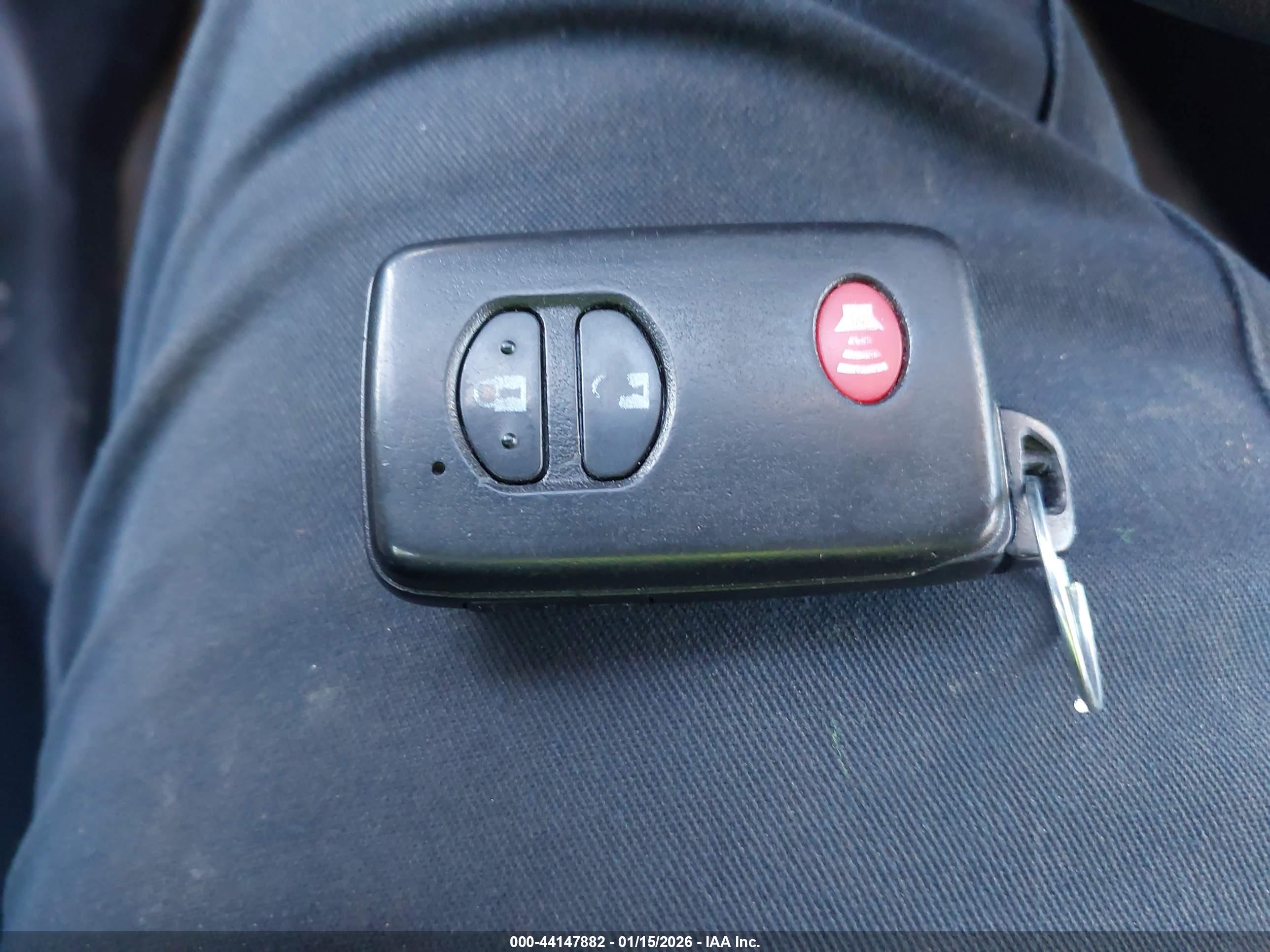 TOYOTA PRIUS image 11