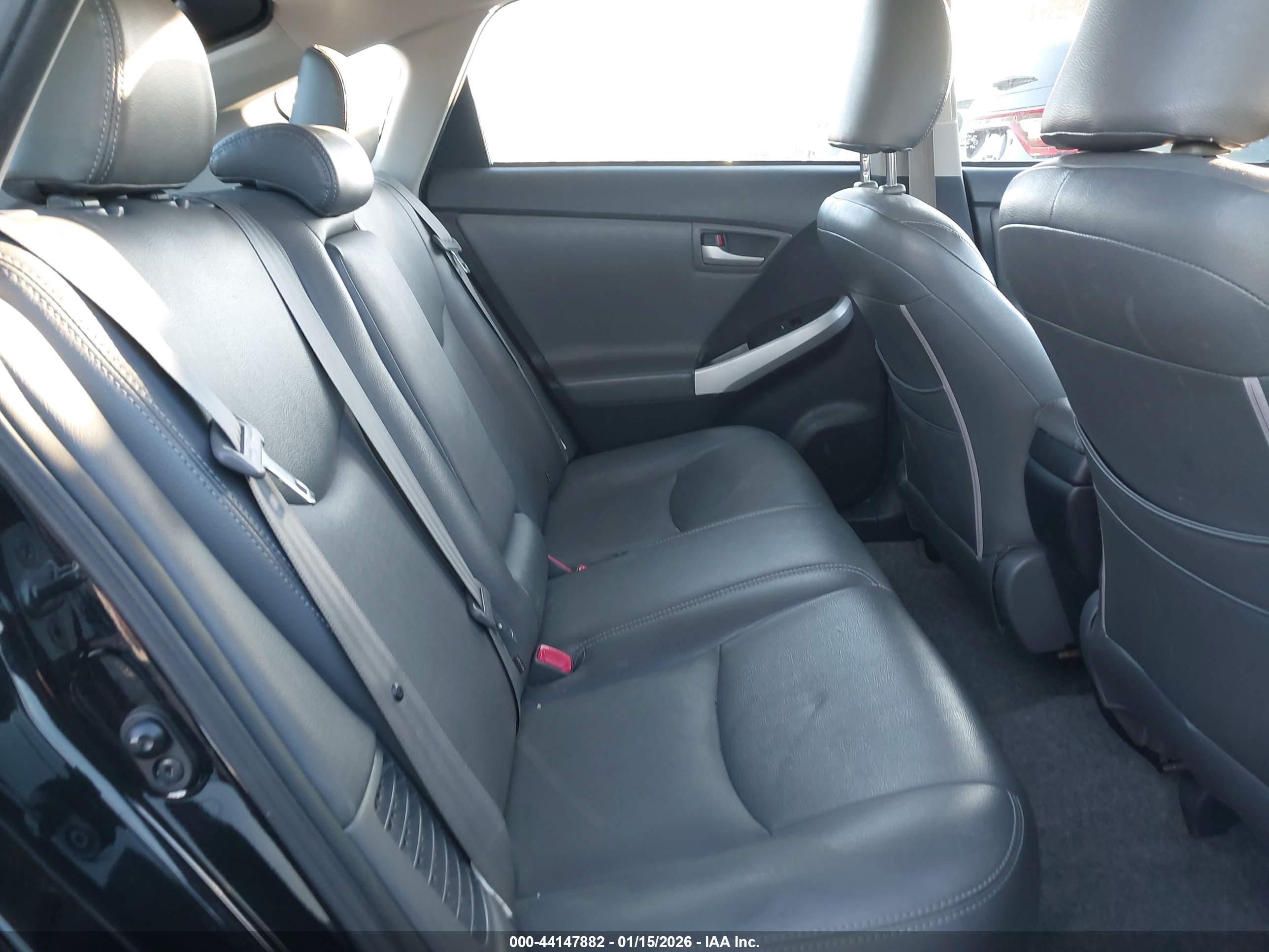 TOYOTA PRIUS image 8