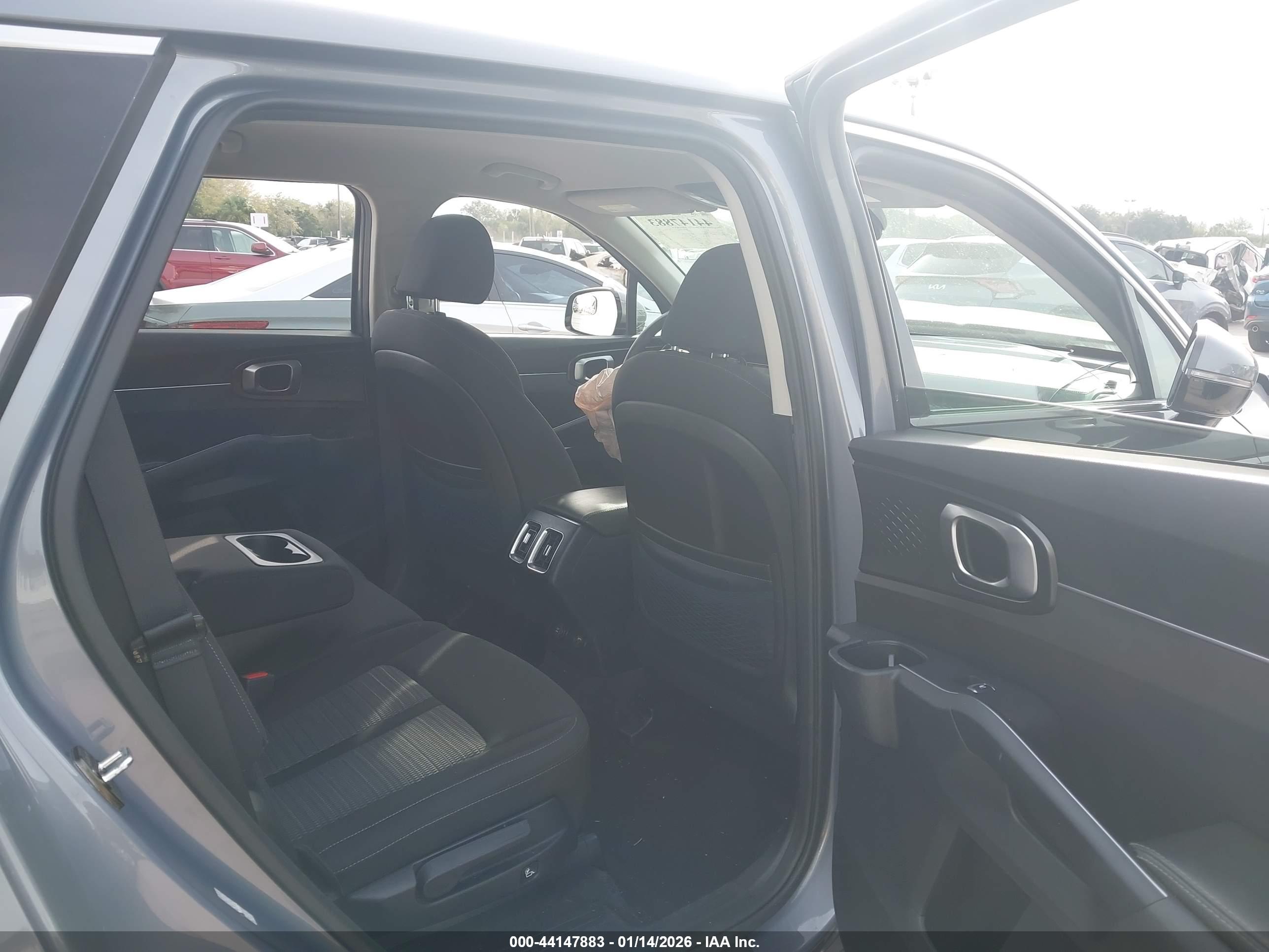 KIA SORENTO image 8