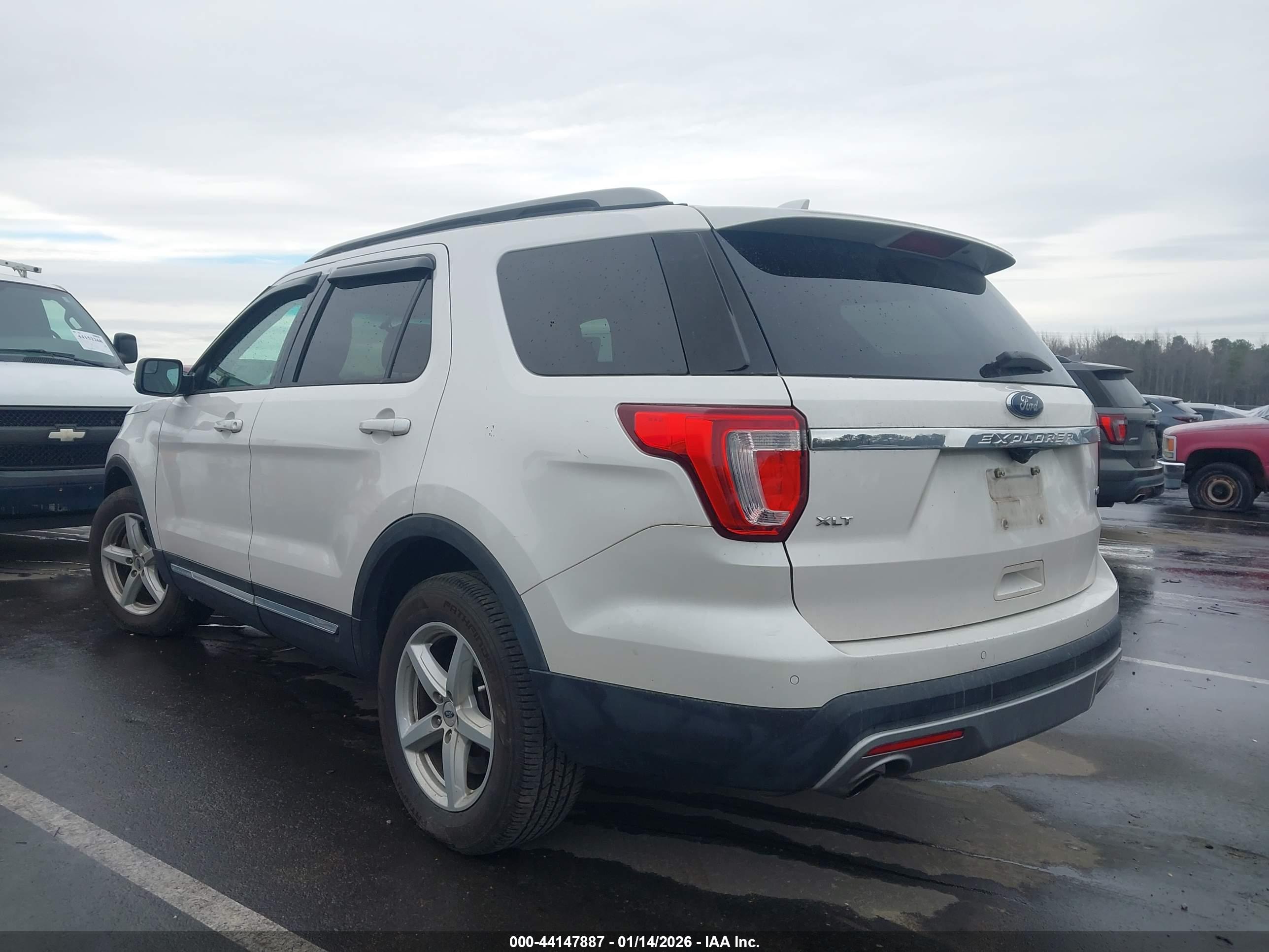 FORD EXPLORER image 3