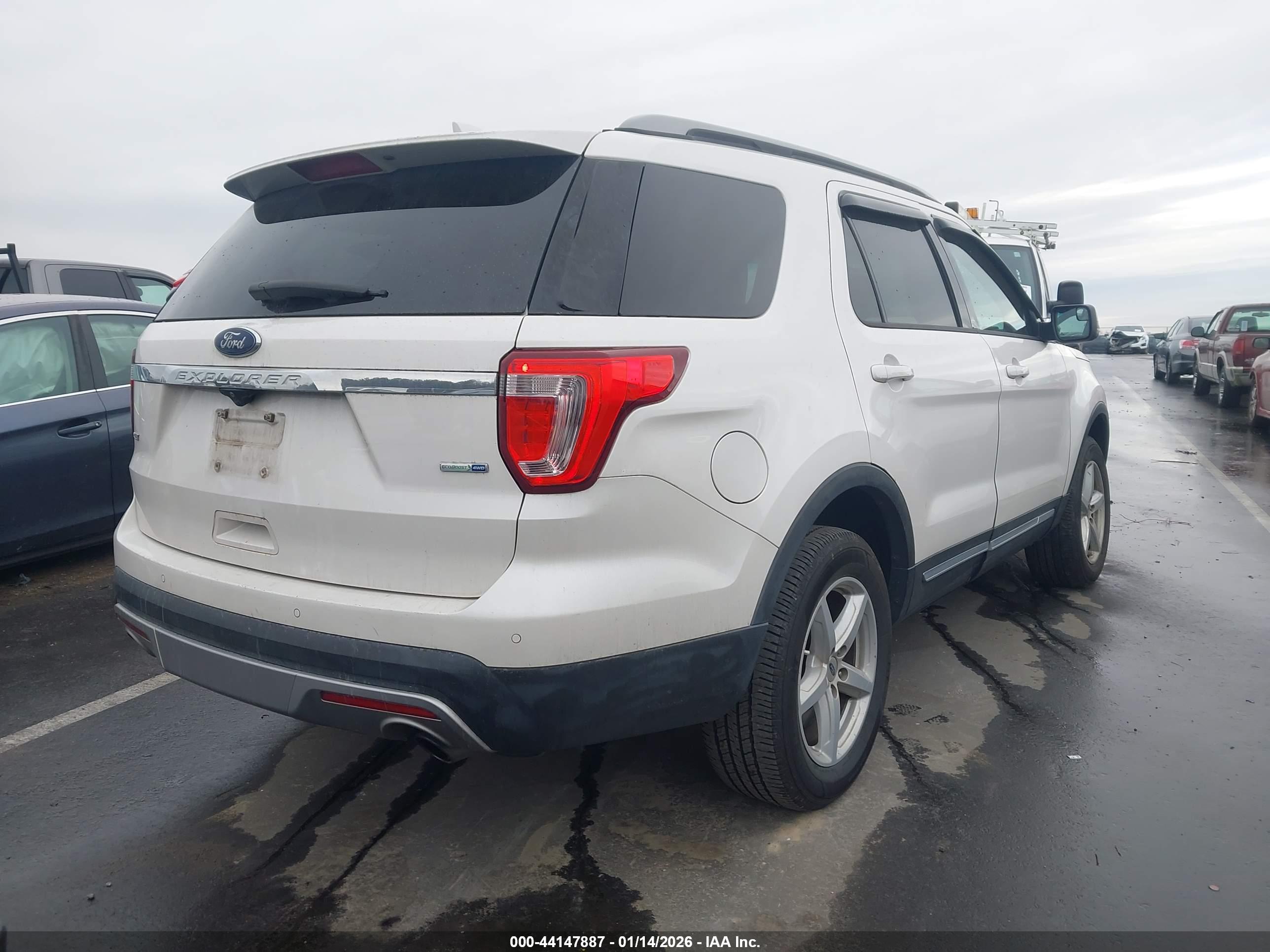 FORD EXPLORER image 4