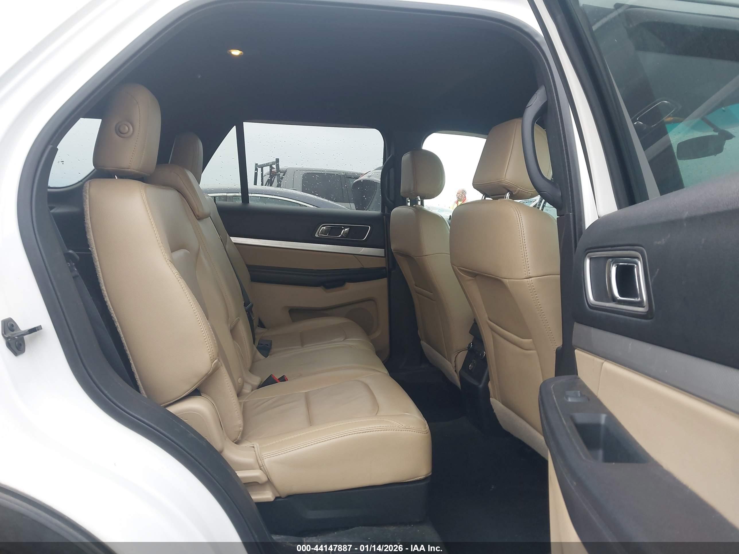 FORD EXPLORER image 8