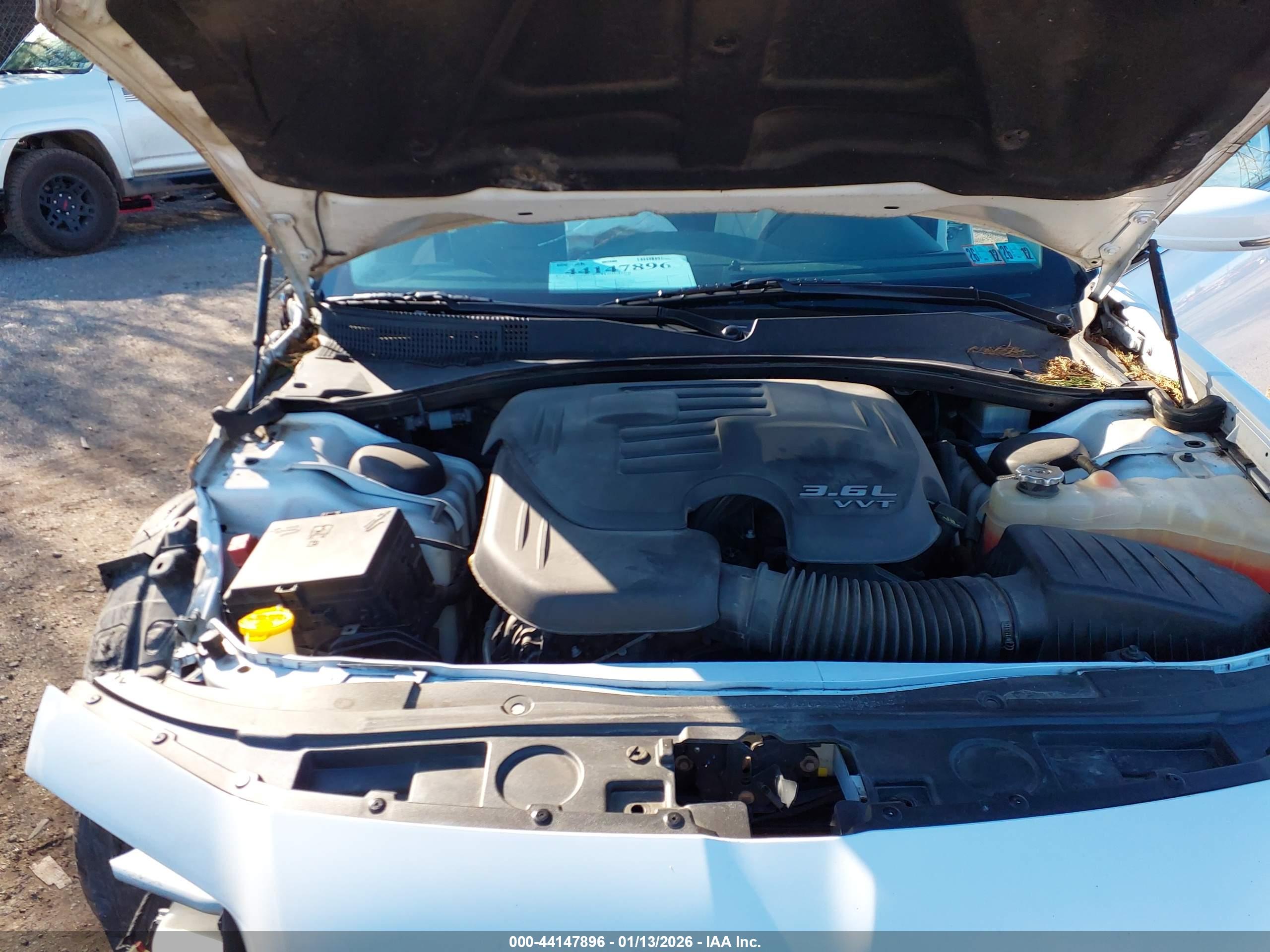 CHRYSLER 300 image 10