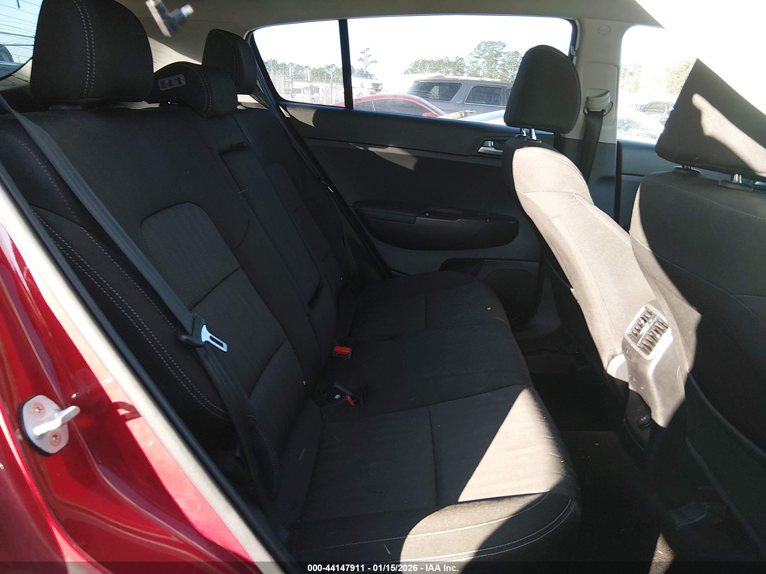 KIA SPORTAGE image 8