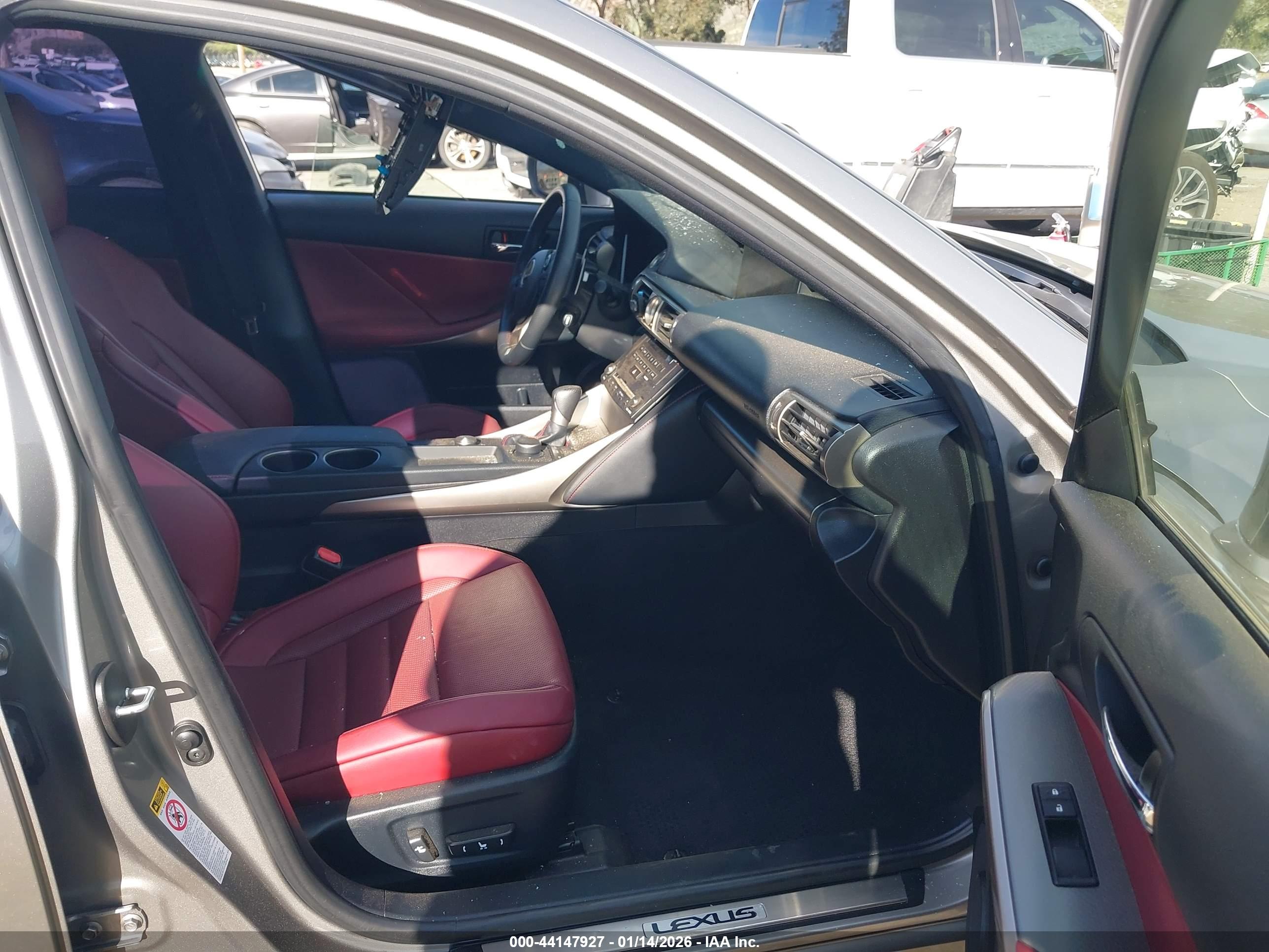 LEXUS IS image 5