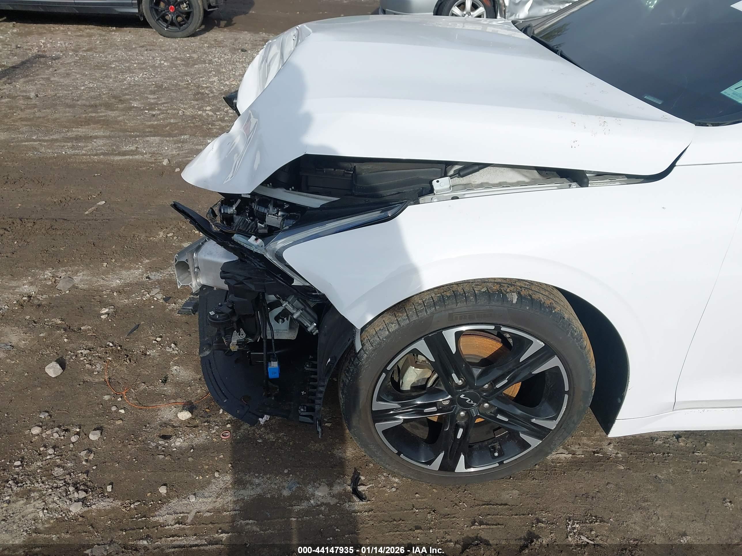 KIA K5 image 6