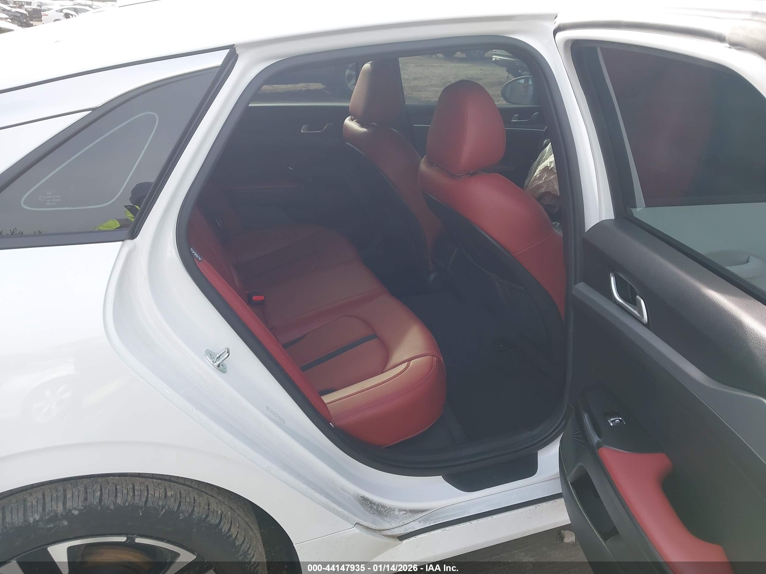 KIA K5 image 8