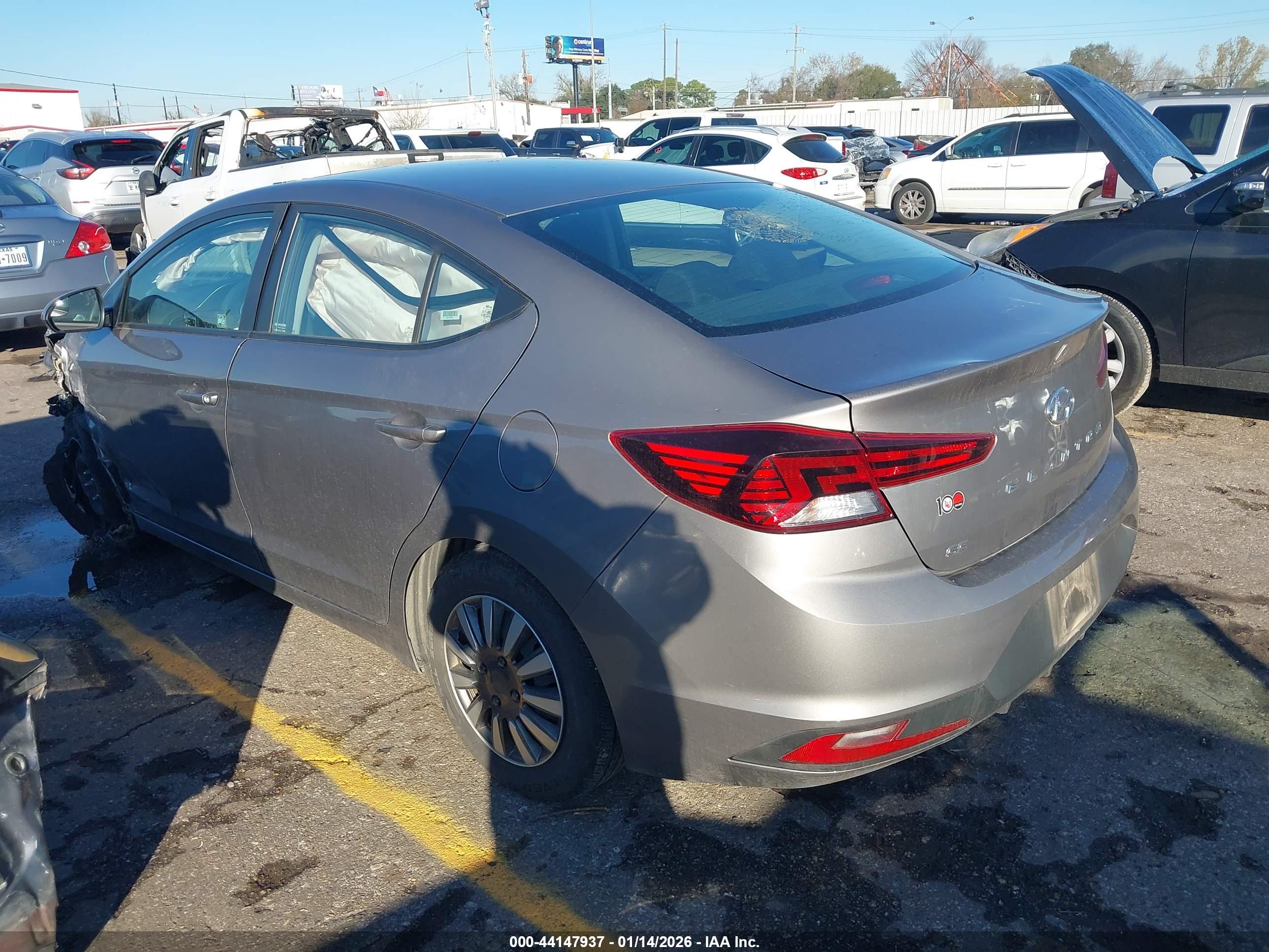 HYUNDAI ELANTRA image 3