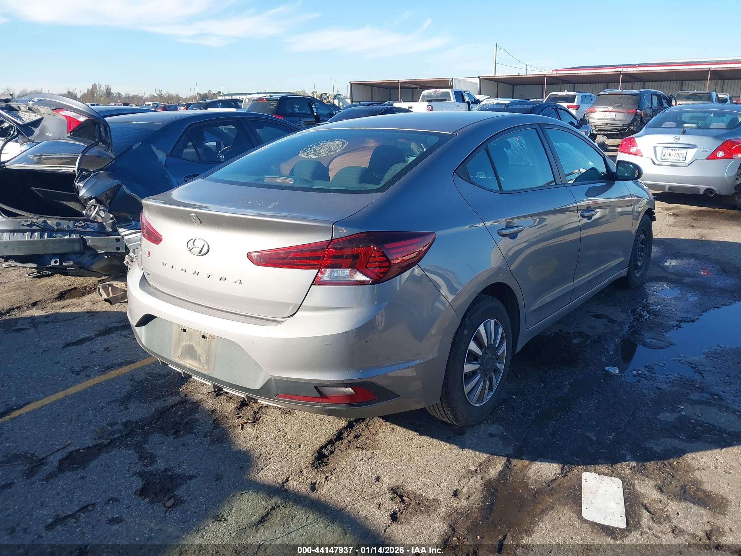 HYUNDAI ELANTRA image 4