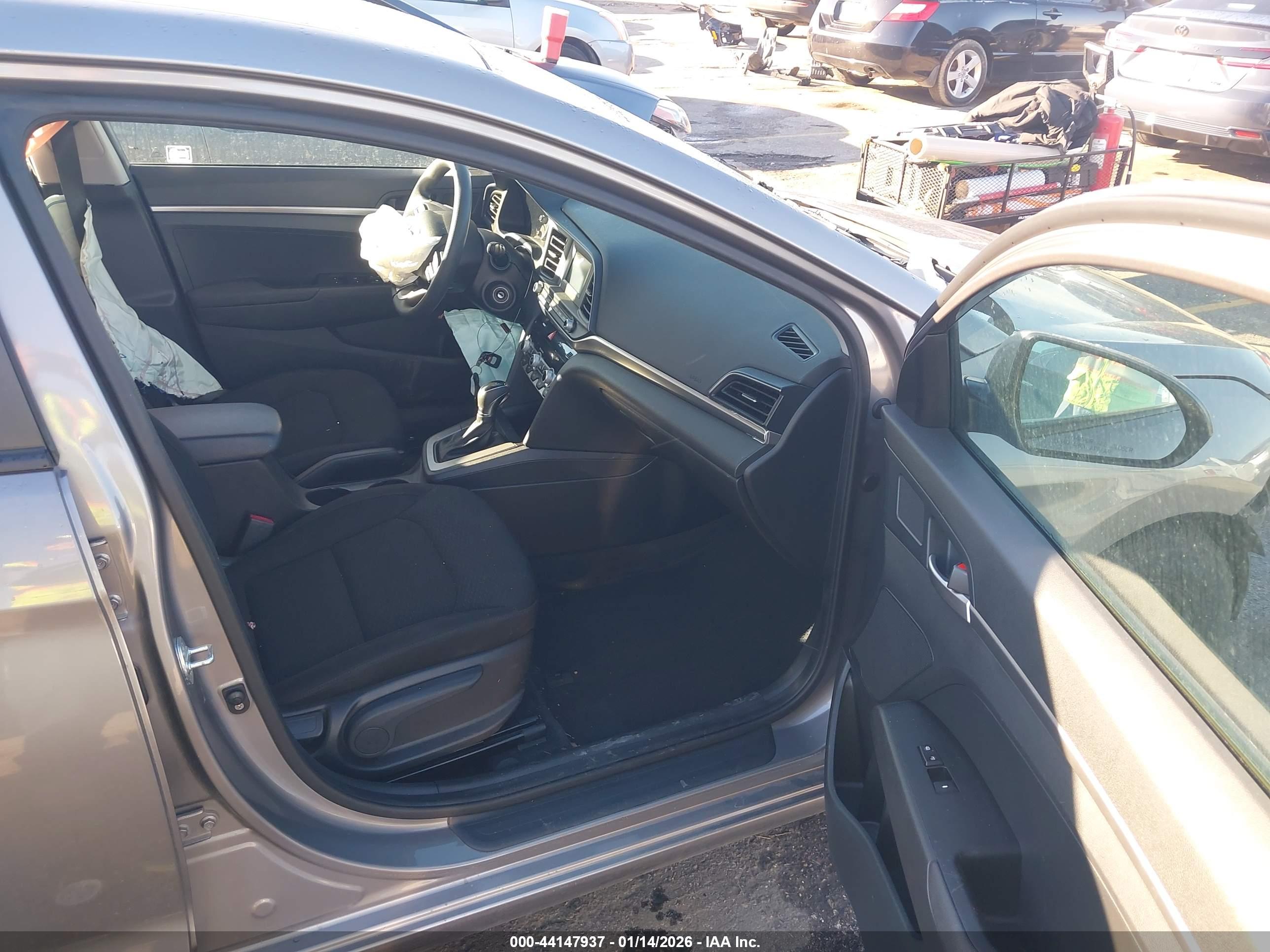 HYUNDAI ELANTRA image 5