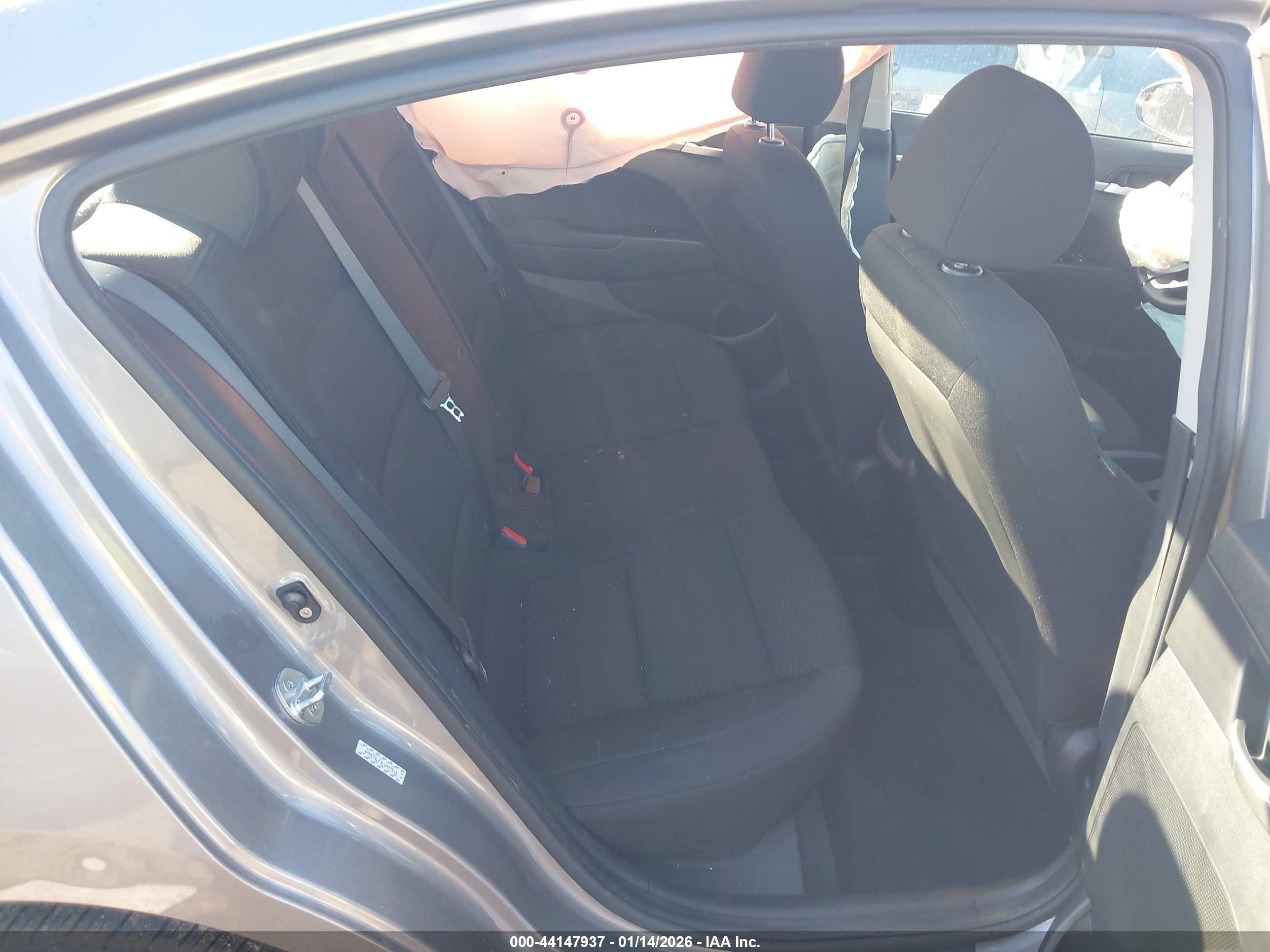 HYUNDAI ELANTRA image 8