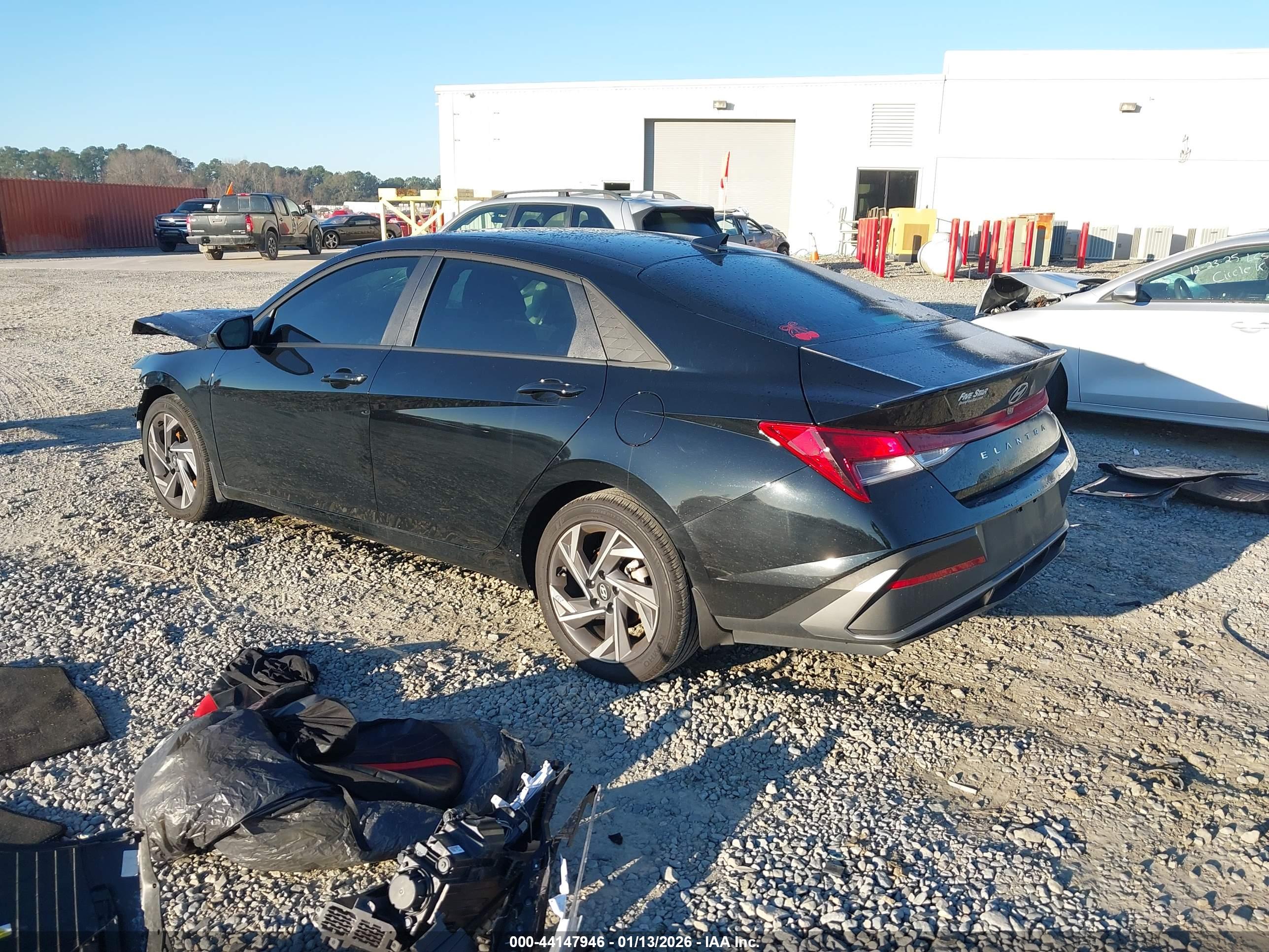 HYUNDAI ELANTRA image 3