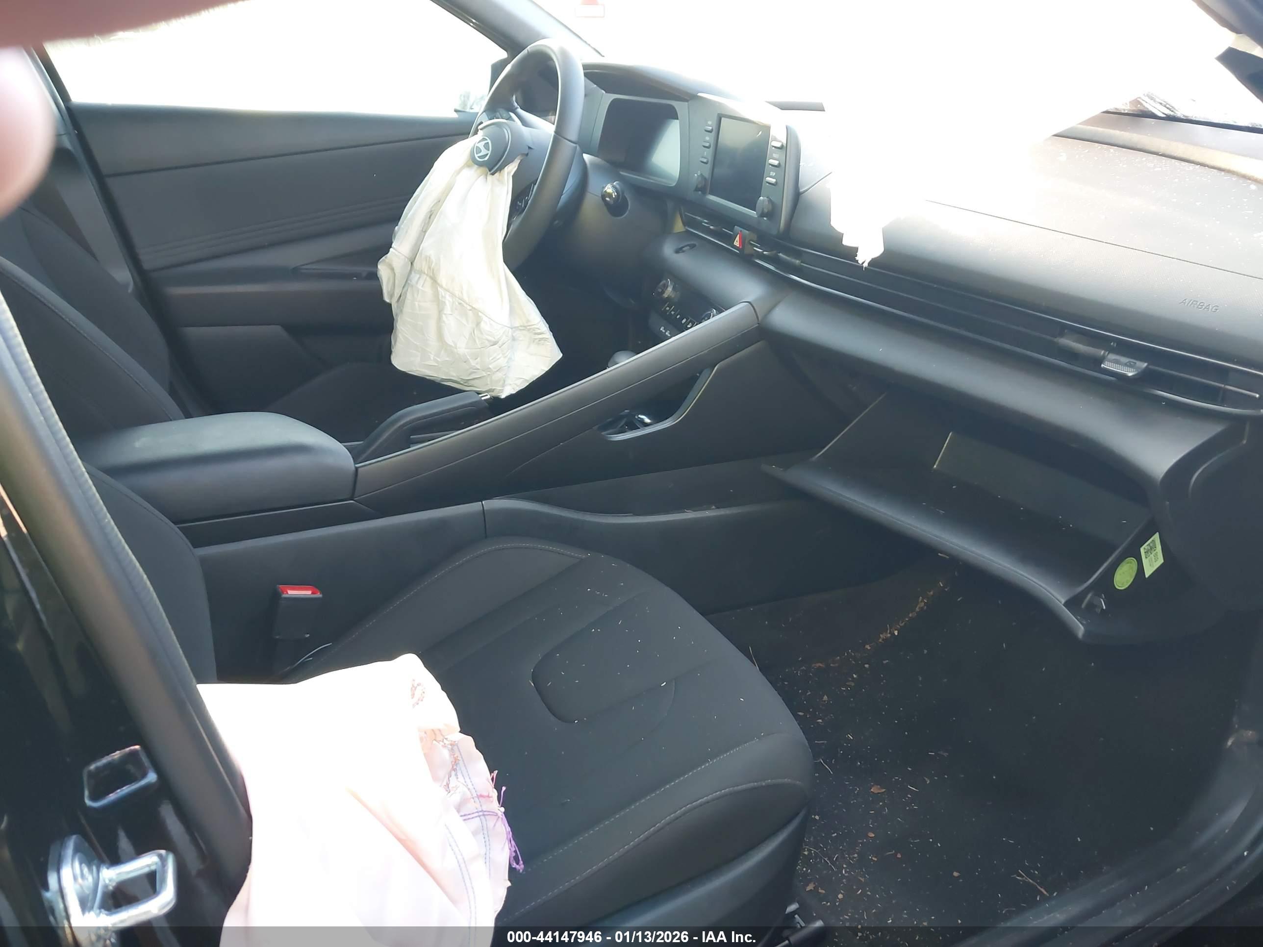 HYUNDAI ELANTRA image 5