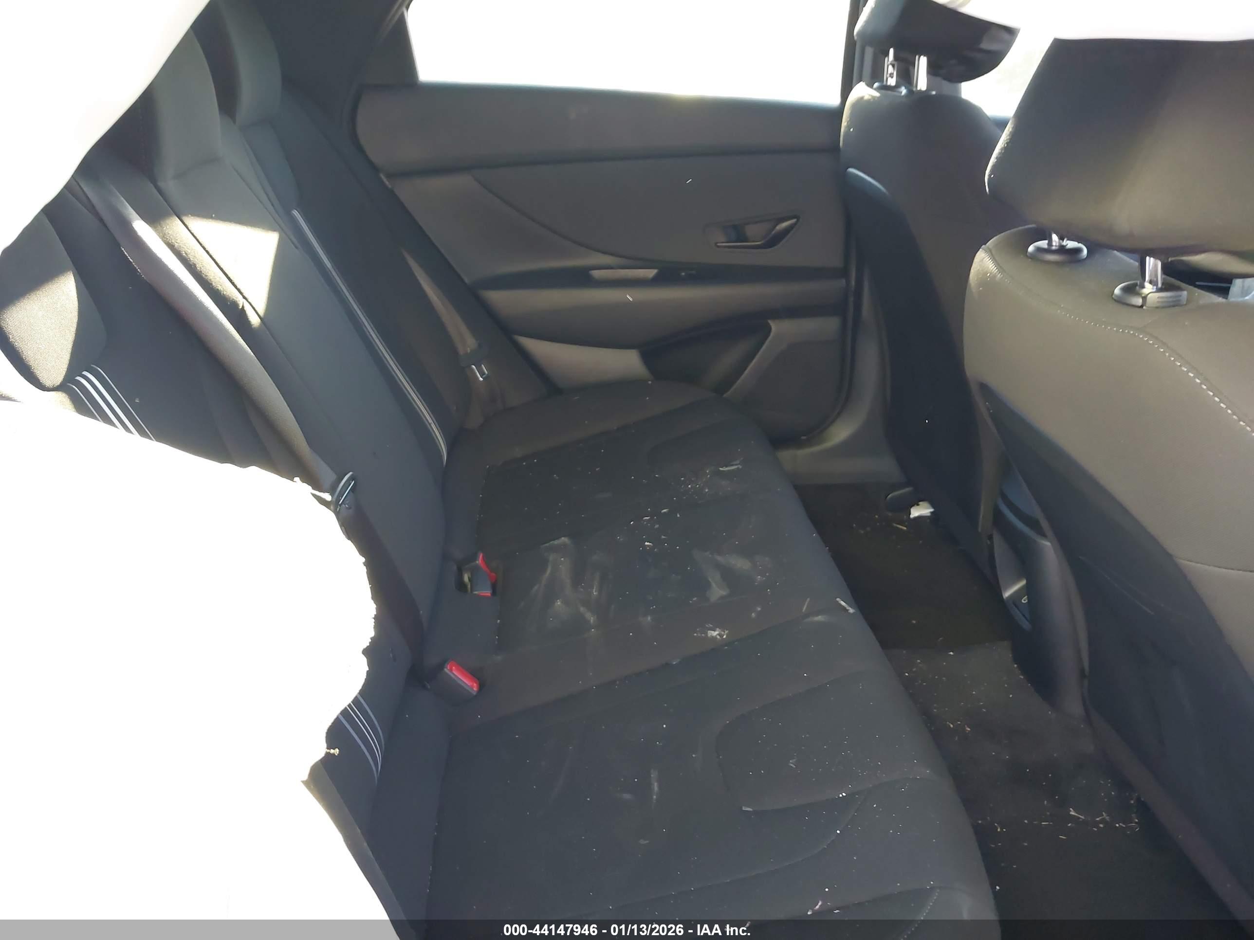 HYUNDAI ELANTRA image 8