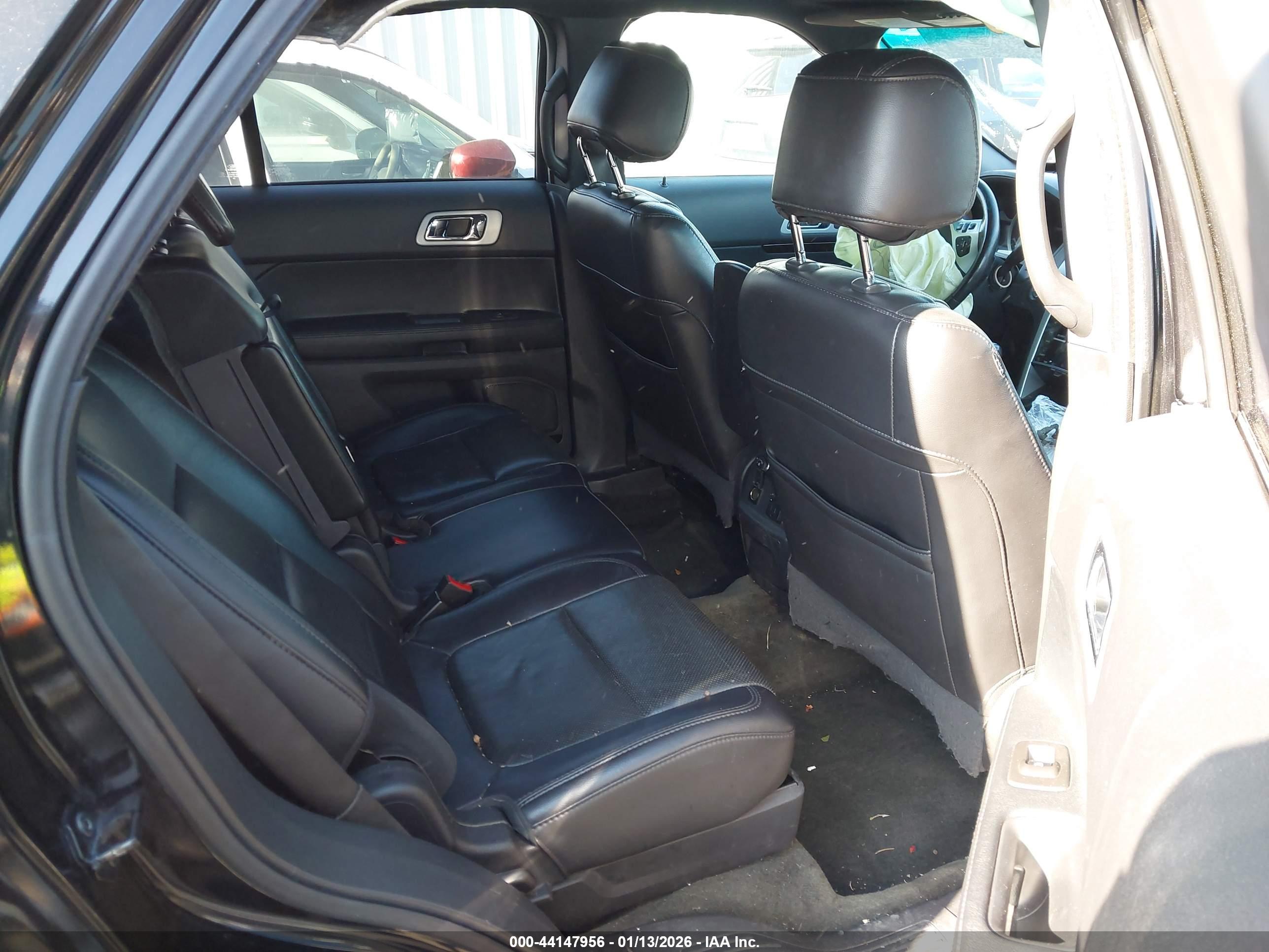 FORD EXPLORER image 8