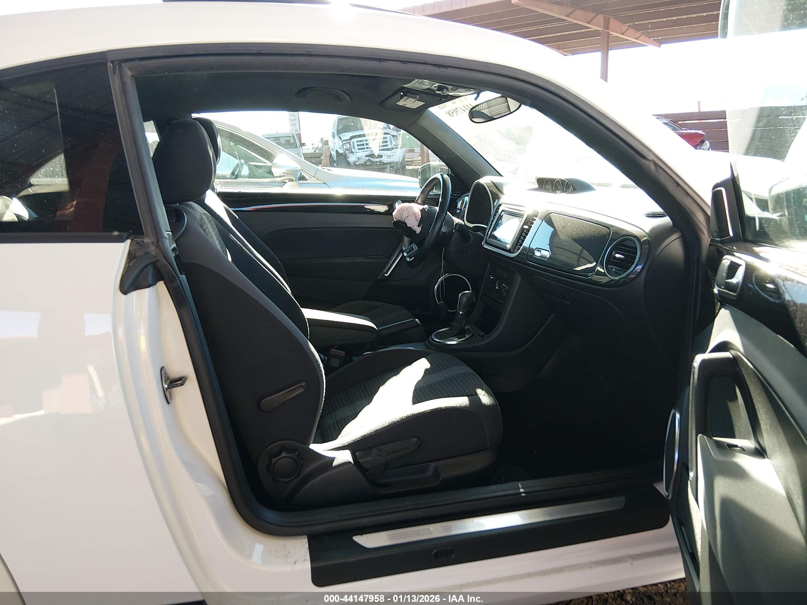 VOLKSWAGEN BEETLE image 5